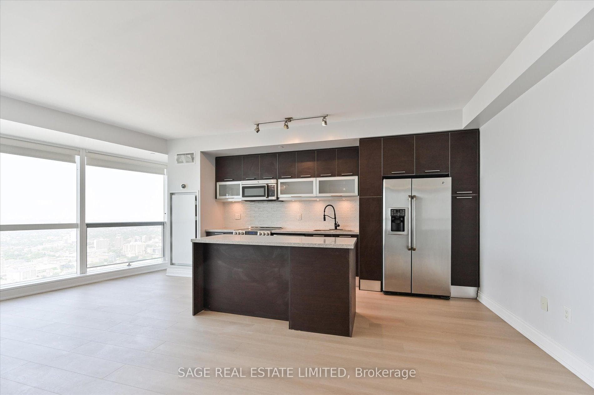 388 Yonge Street Unit 6814 photo 10