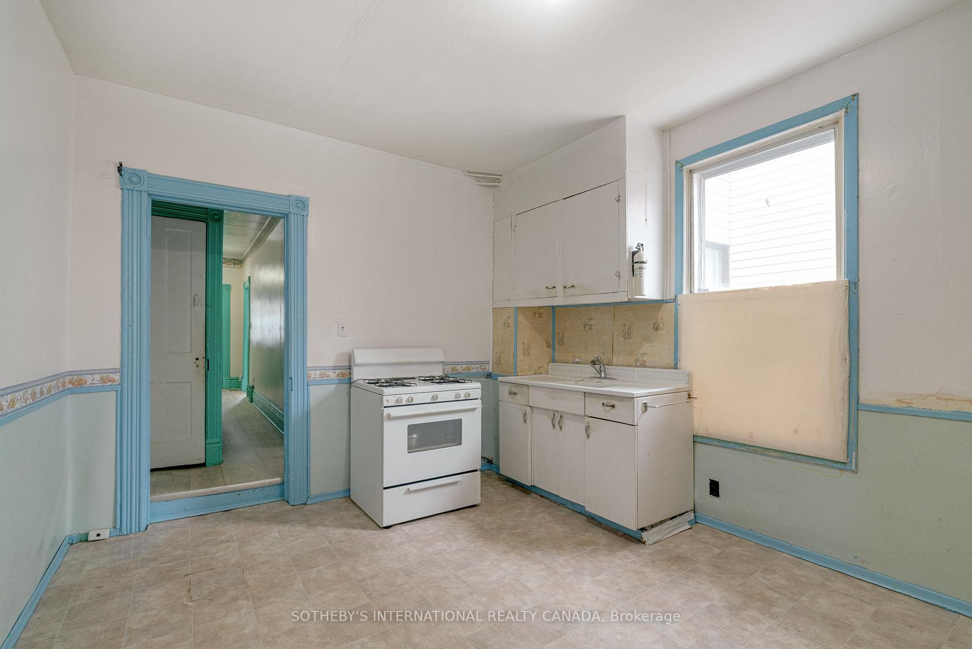 364 Logan Avenue photo 11