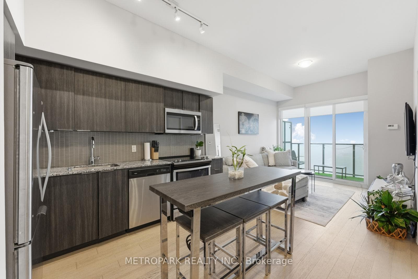 30 SHORE BREEZE Drive Unit 1414 photo 9