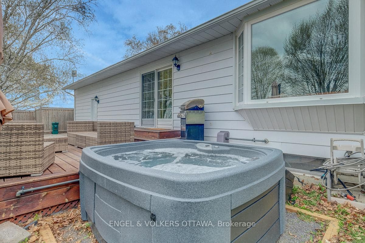 2963 Roger Stevens Drive photo 32