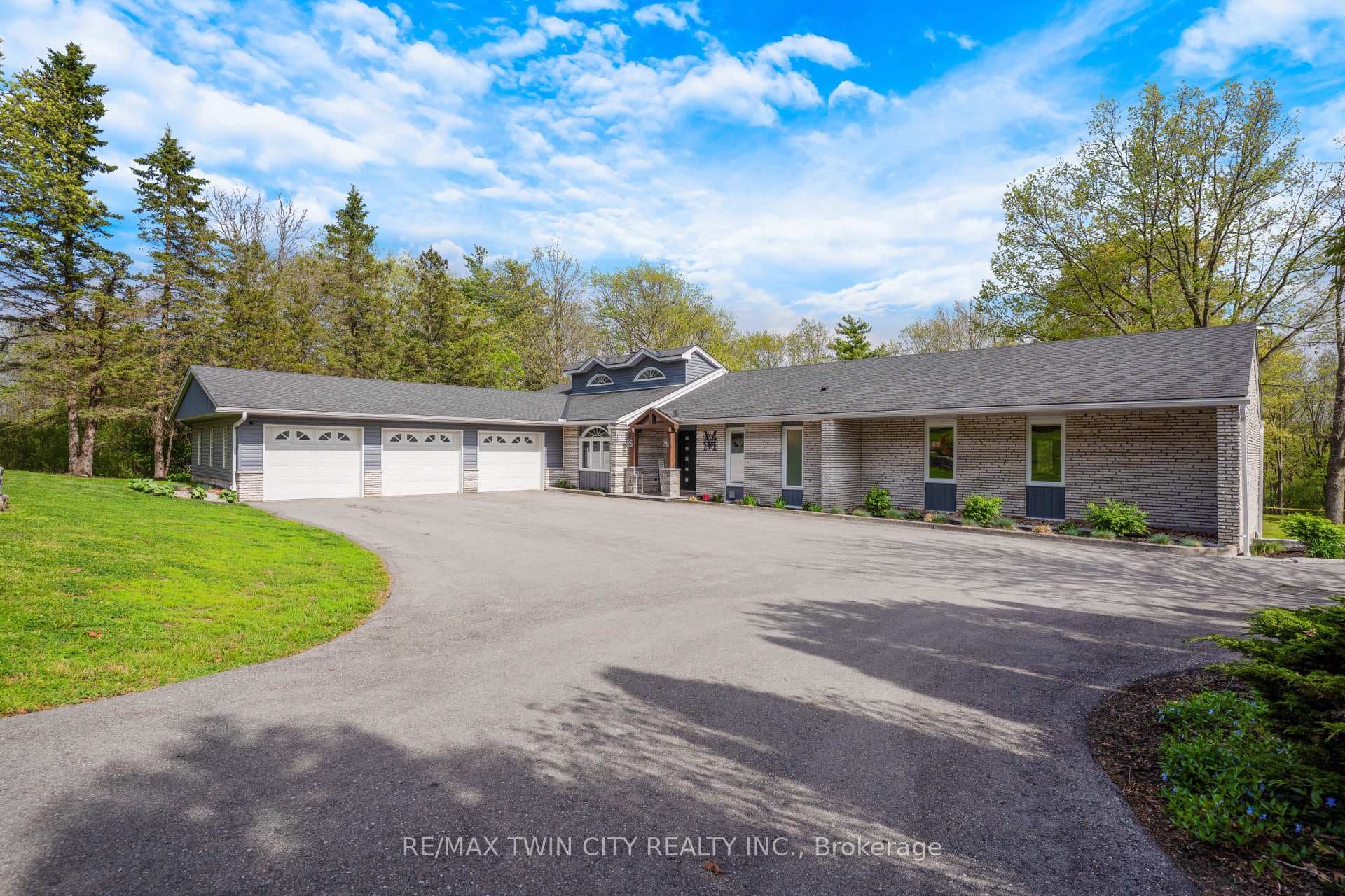 Welcome to 1279 Maple Manor Drive