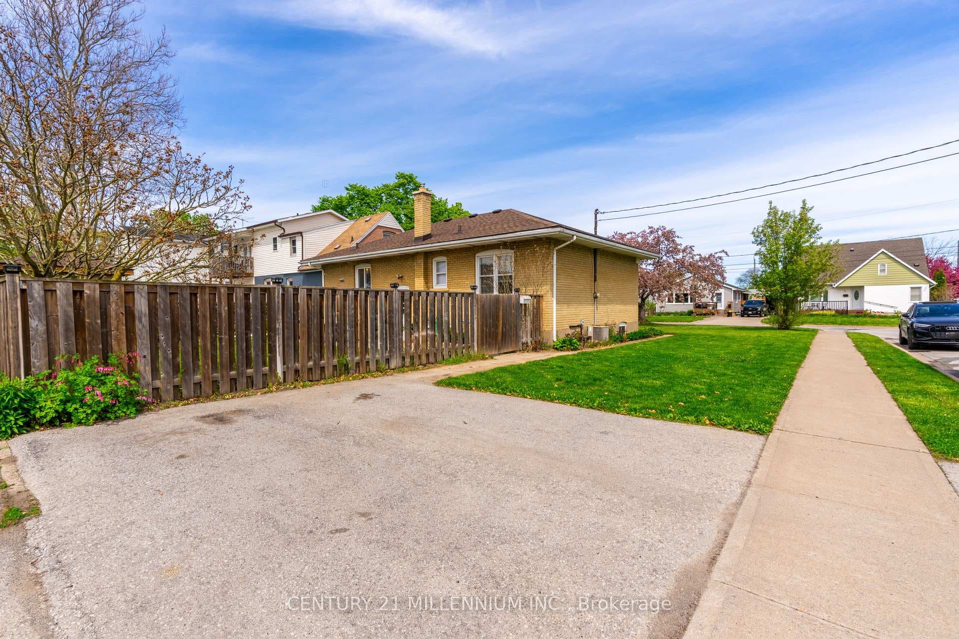 22 Cayuga Street photo 35