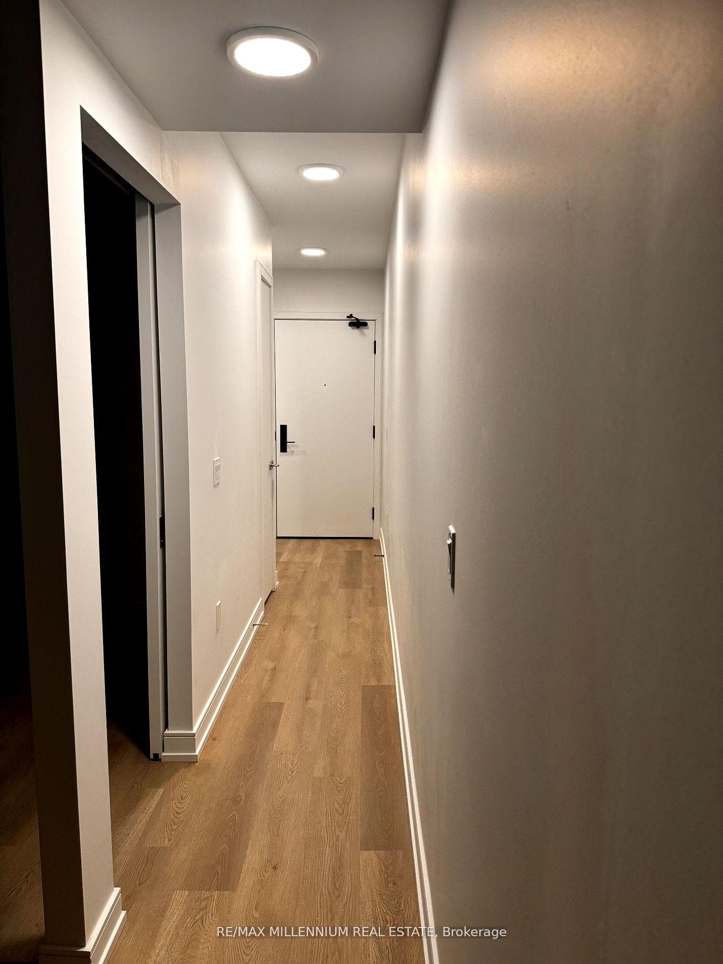 1 Jarvis Street Unit 809 photo 5
