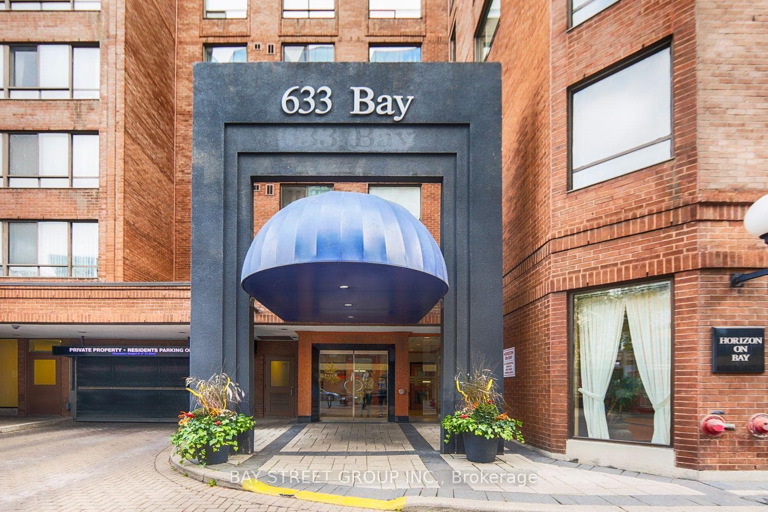 633 Bay Street Unit 711 photo 1
