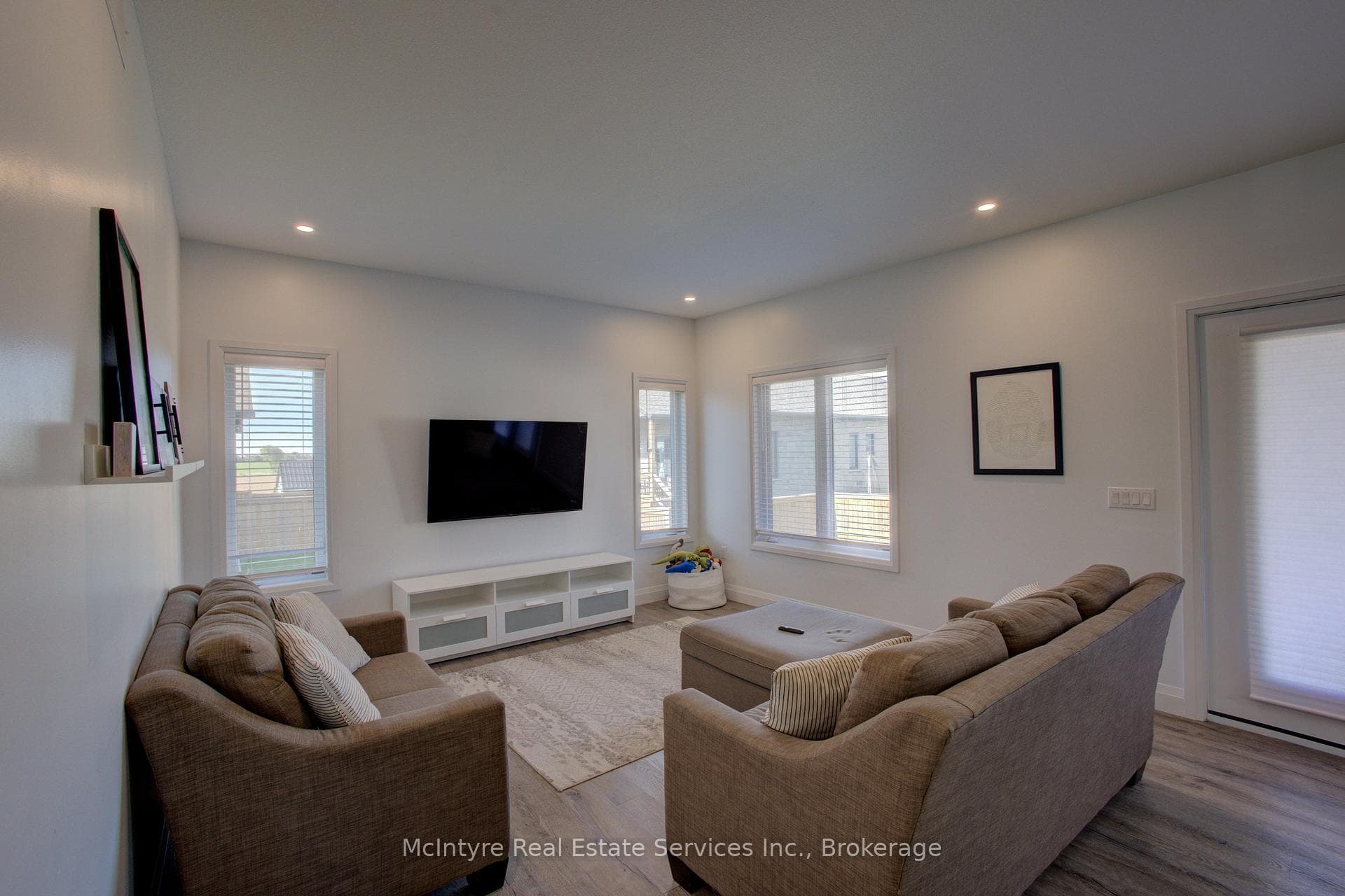 274 Mccourt Place photo 11