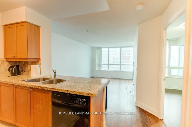 25 Greenview Avenue Unit 1722 photo 4