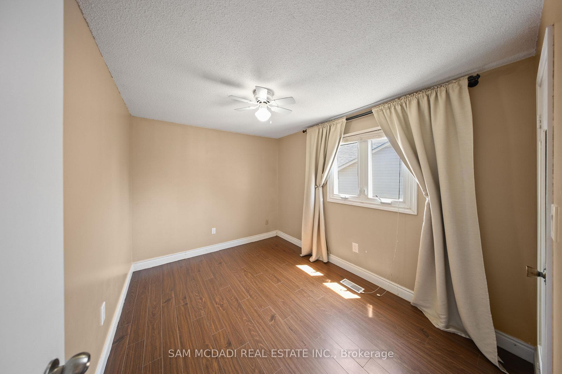 3949 Teakwood Drive photo 13