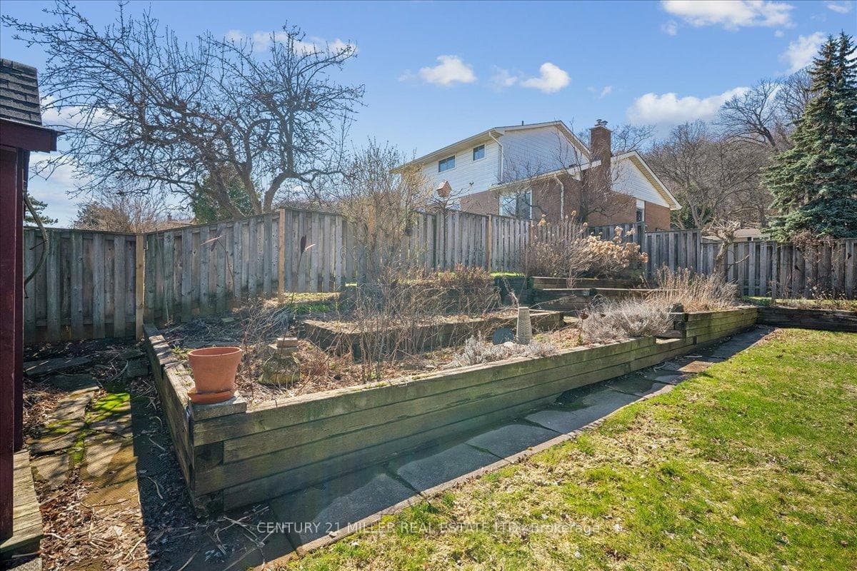 5 Cortina Crescent photo 22