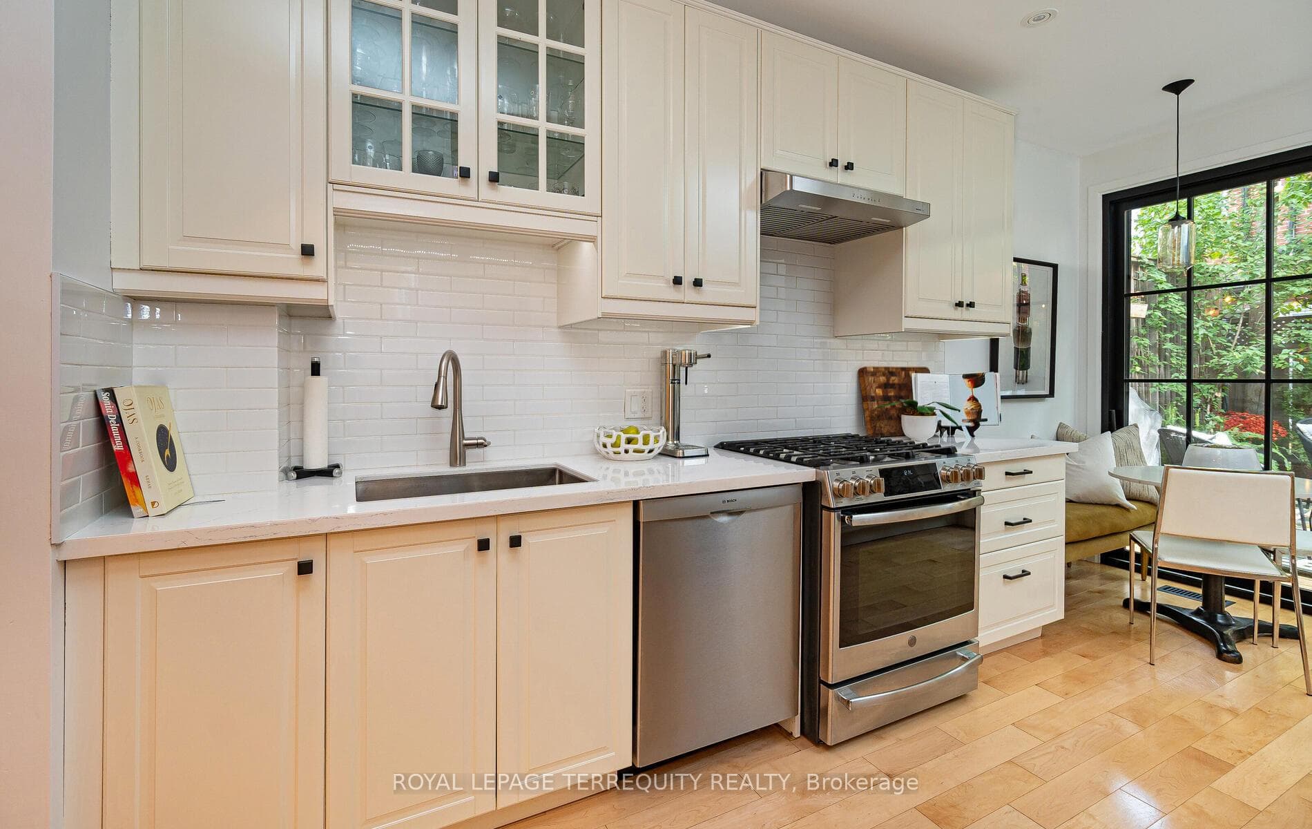 157 Claremont Street photo 12