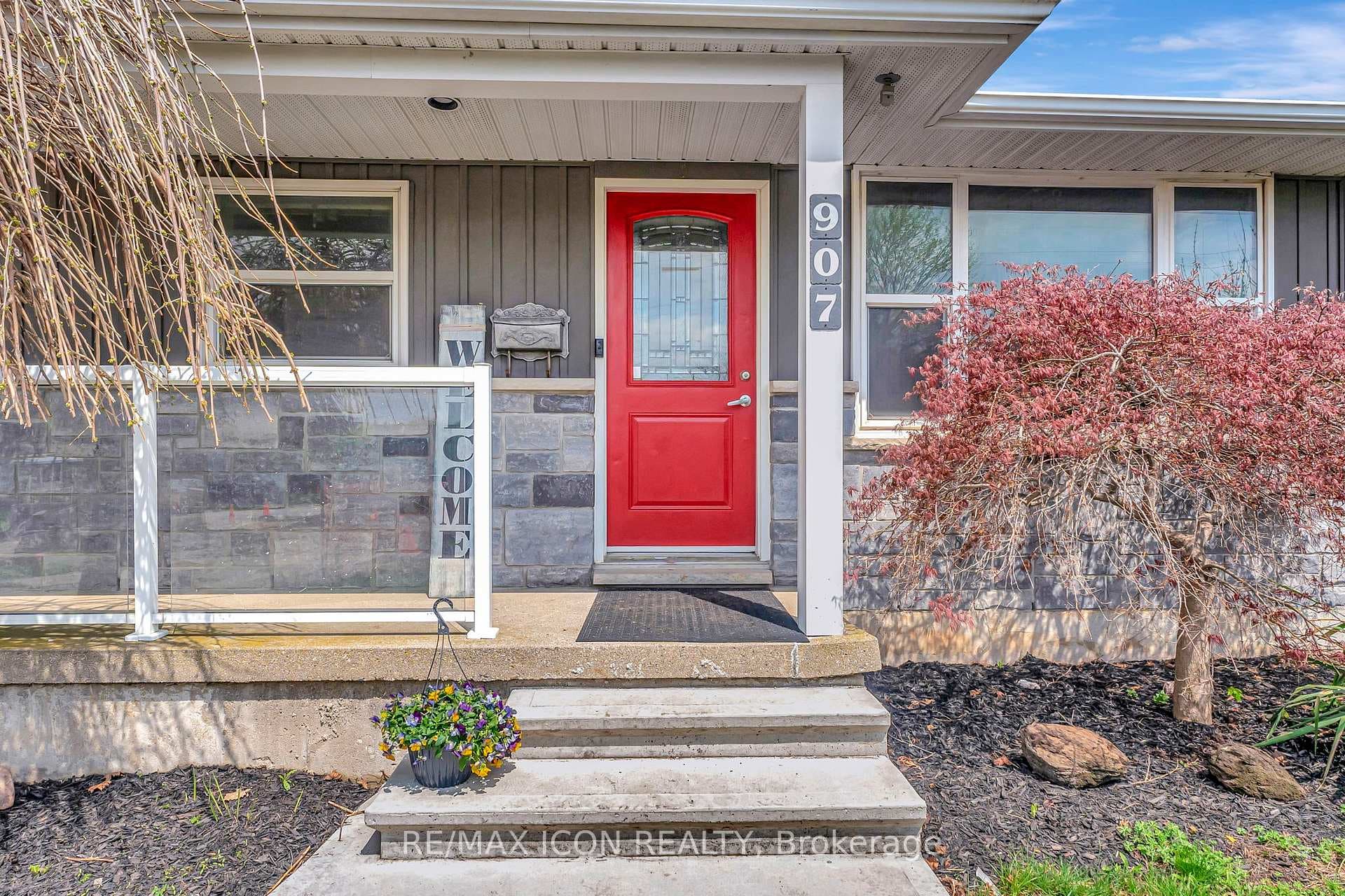 907 Lincoln Drive photo 4