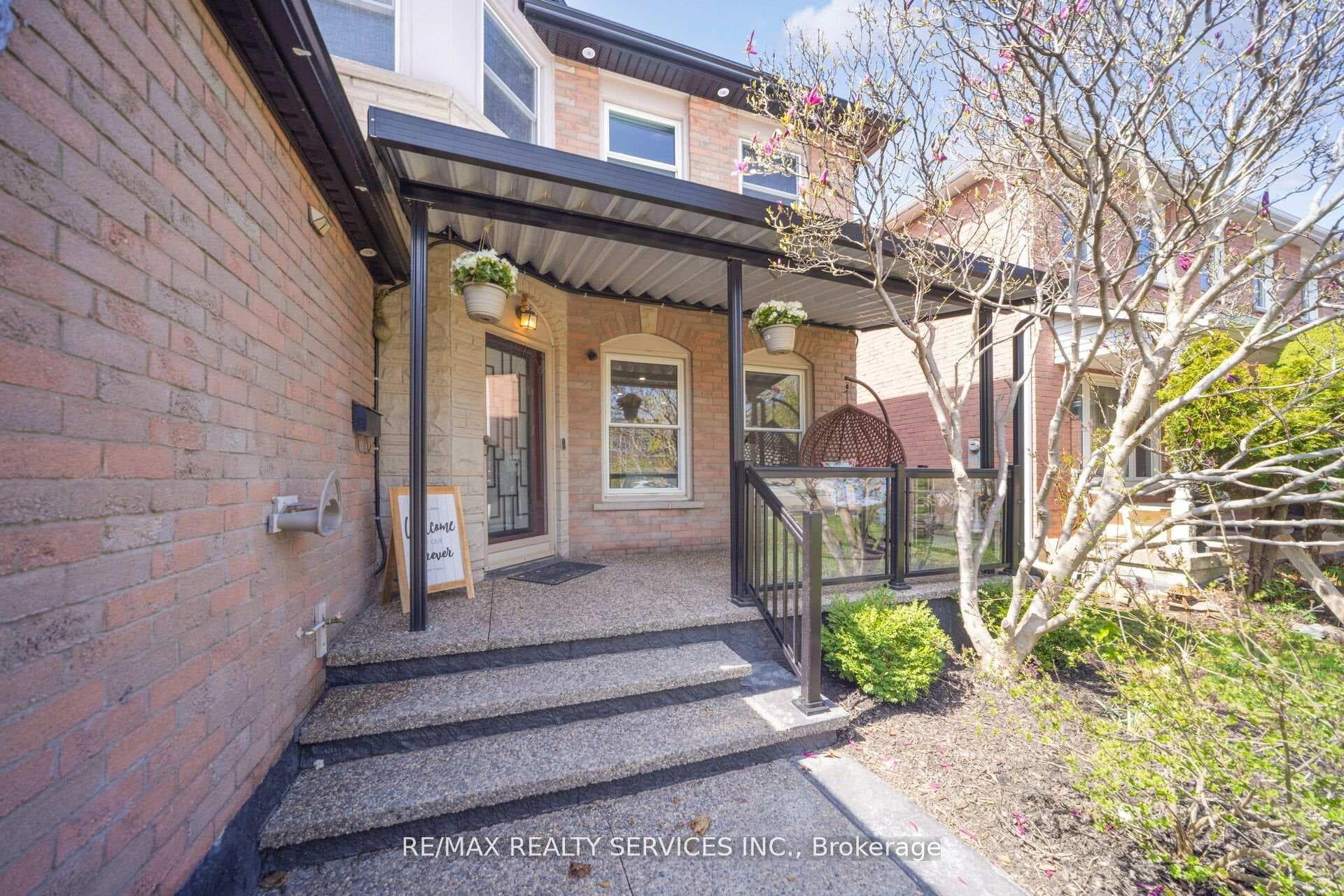 24 Neville Crescent photo 3