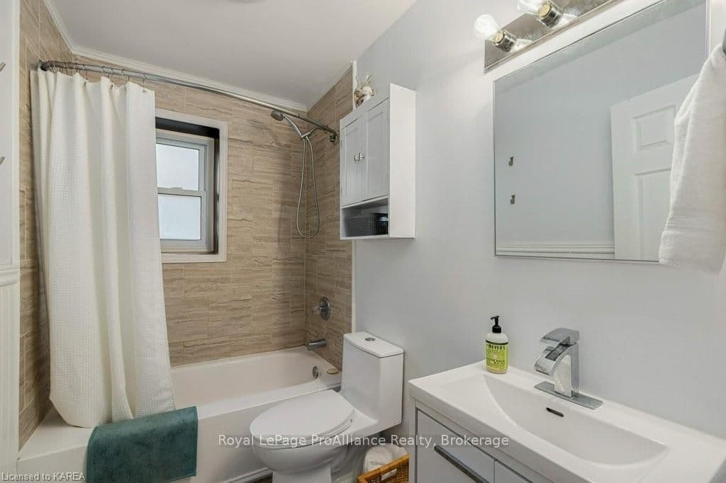 13 FIFTH Avenue photo 13