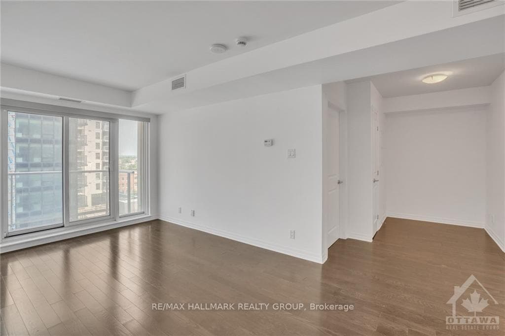 242 RIDEAU Street Unit 802 photo 10