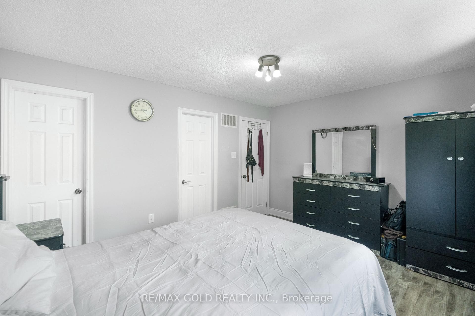 48 Maidstone Crescent photo 19