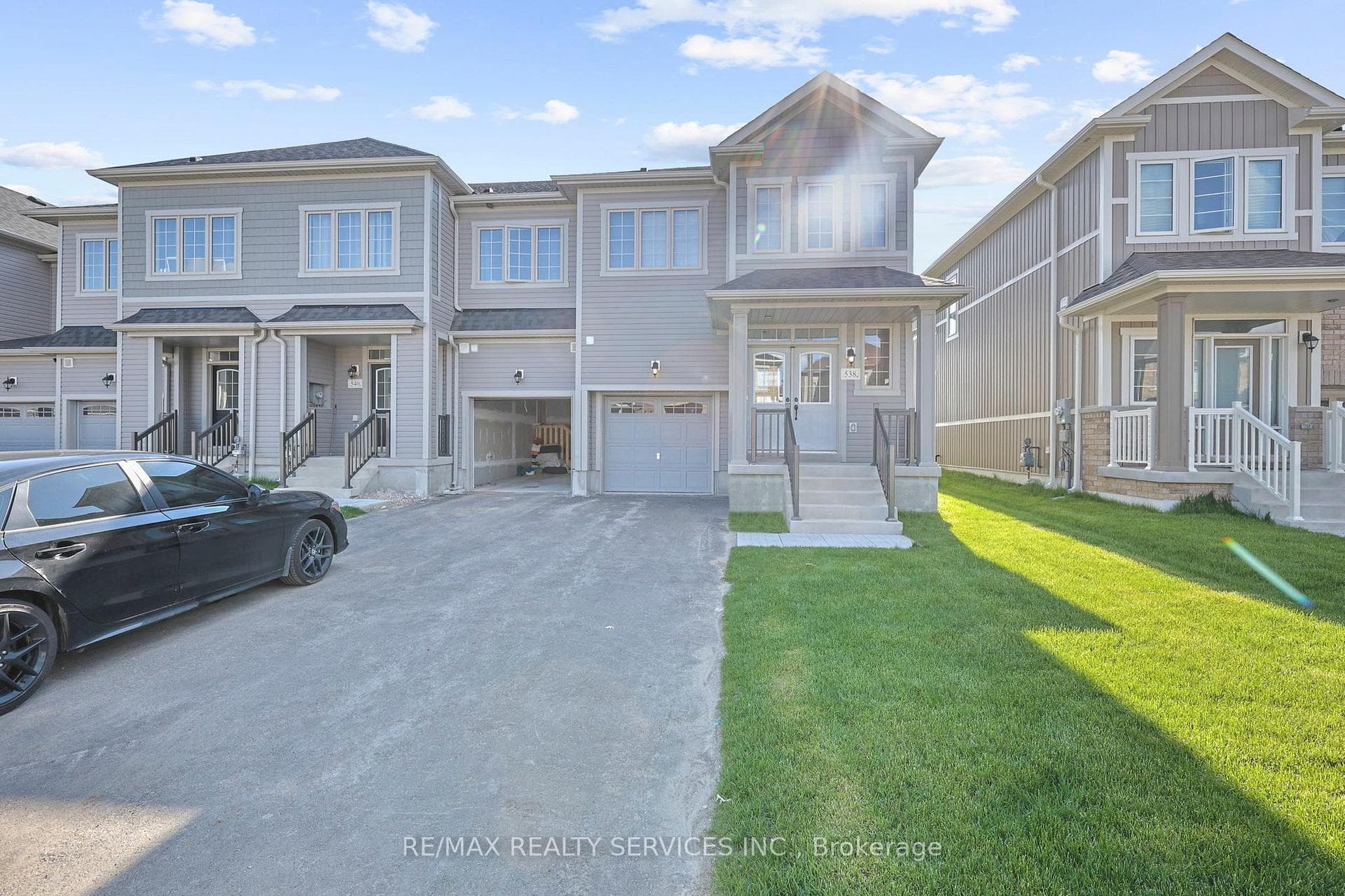 538 Red Elm Road photo 2