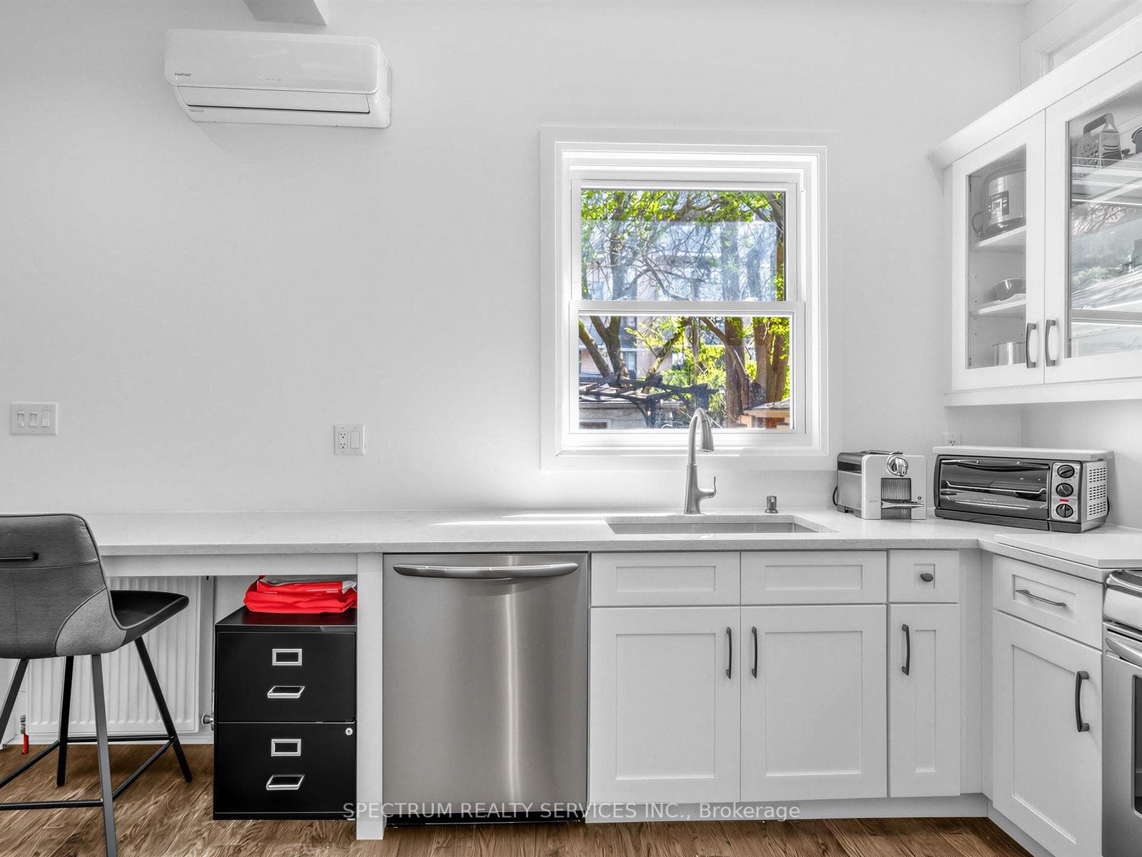 29 Raglan Avenue photo 8