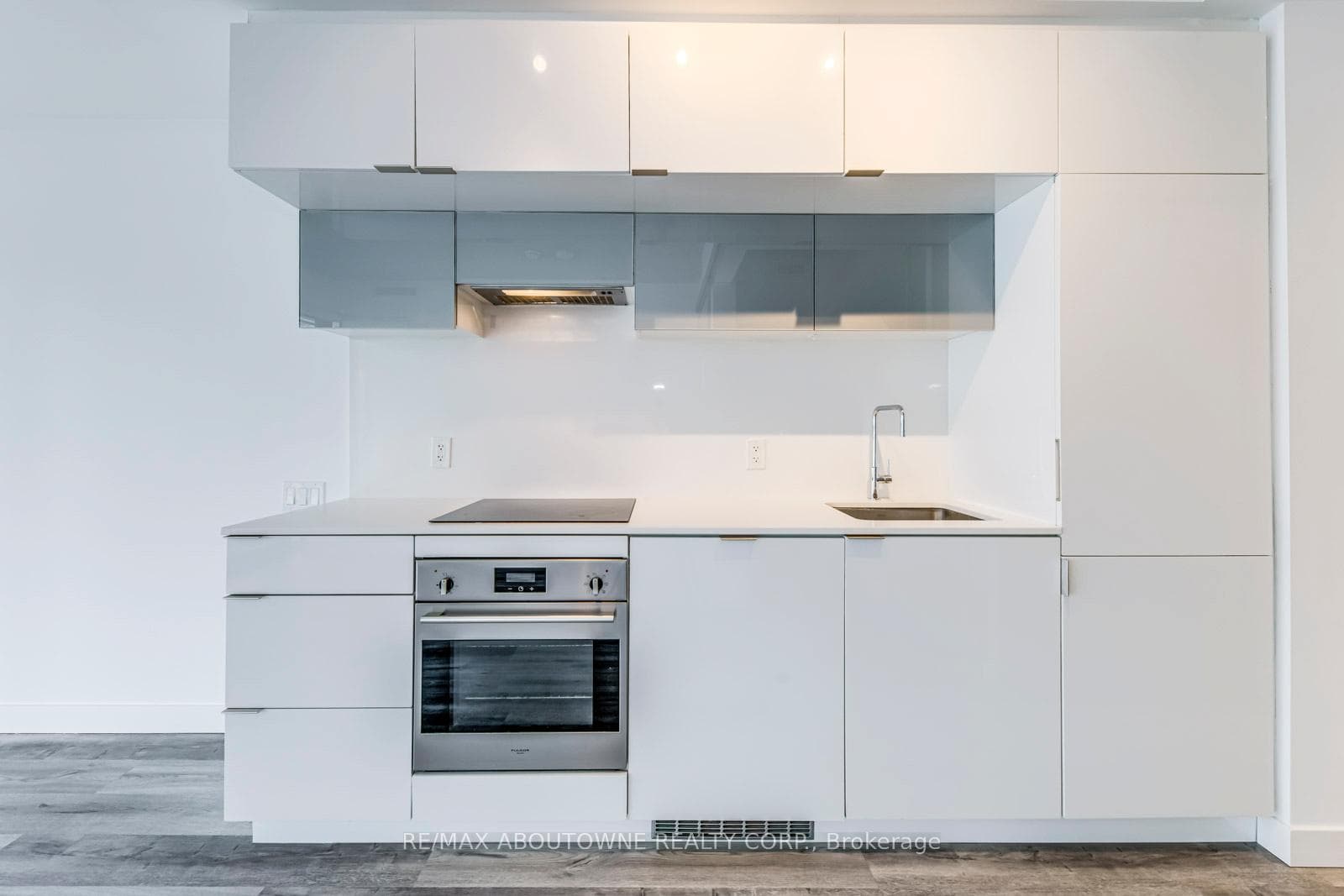 185 Roehampton Avenue Unit 902 photo 12