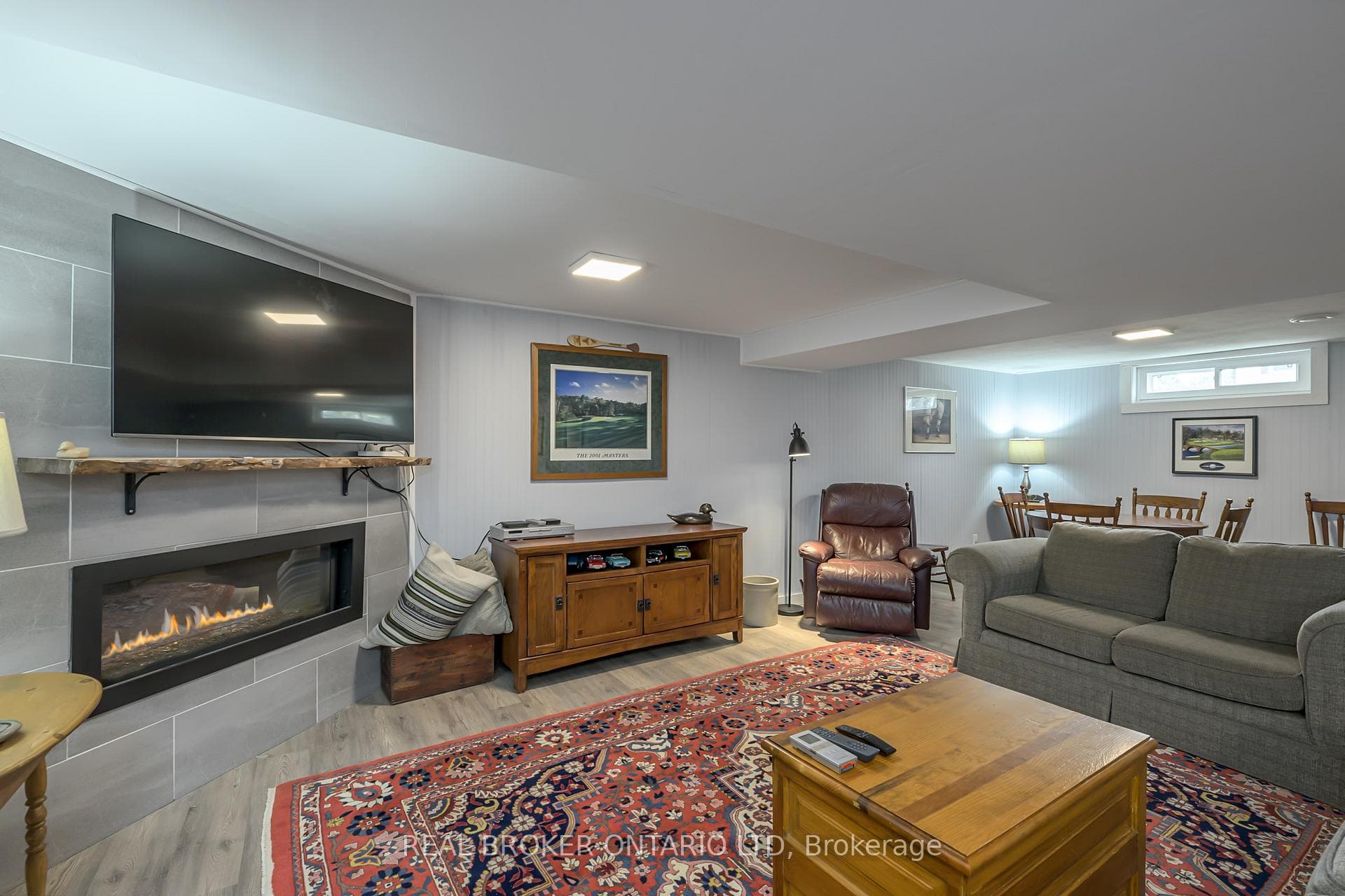 589 Middlewoods Drive photo 27