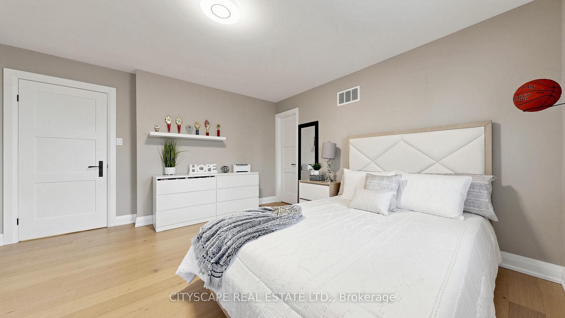 5 Lemsford Drive photo 40