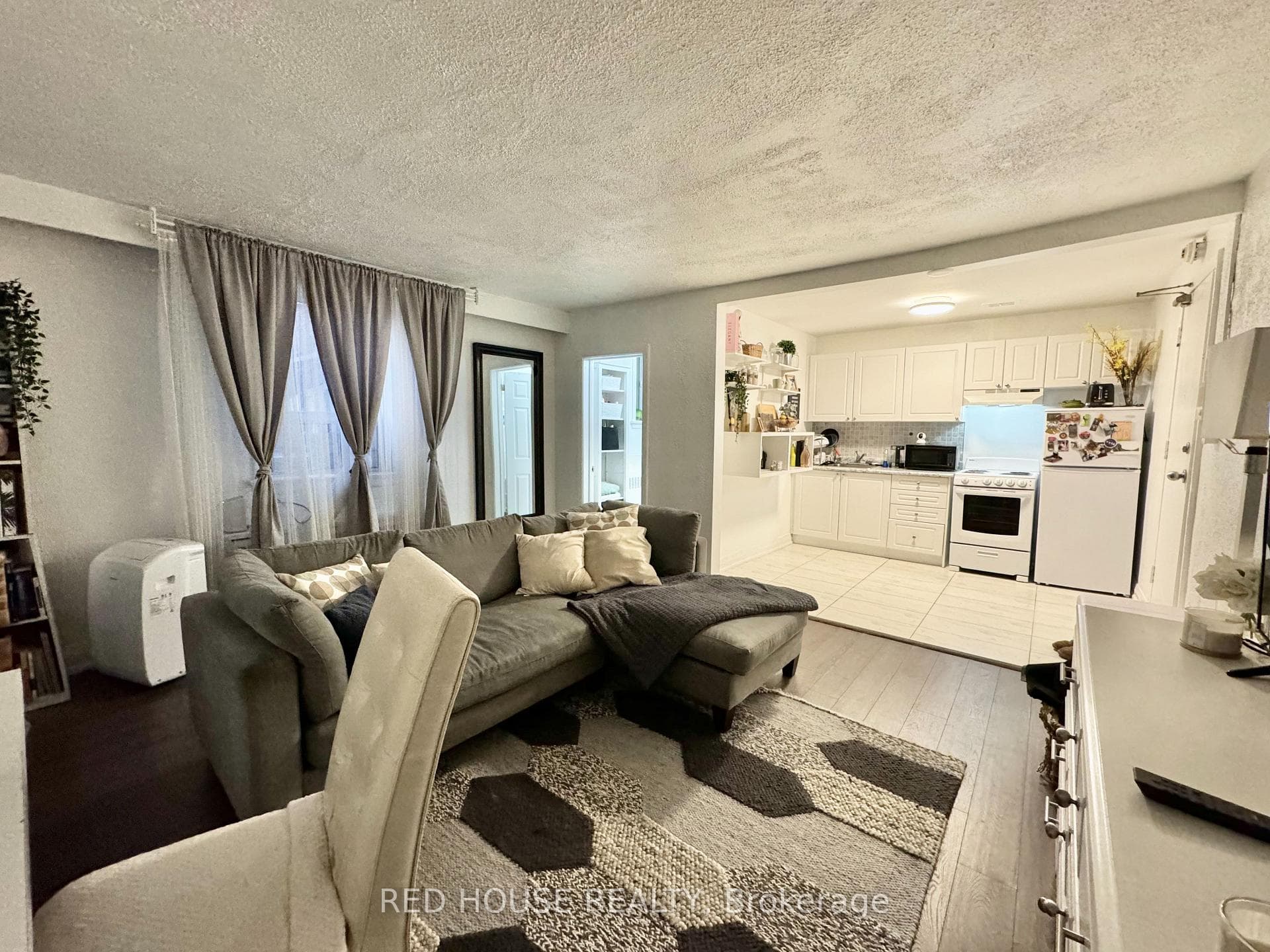 Living Room/Kitchen