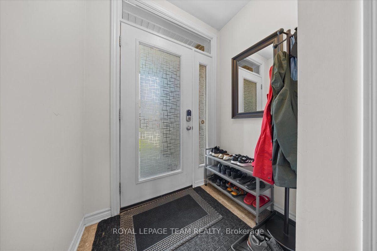 552 Jackdaw Avenue photo 3