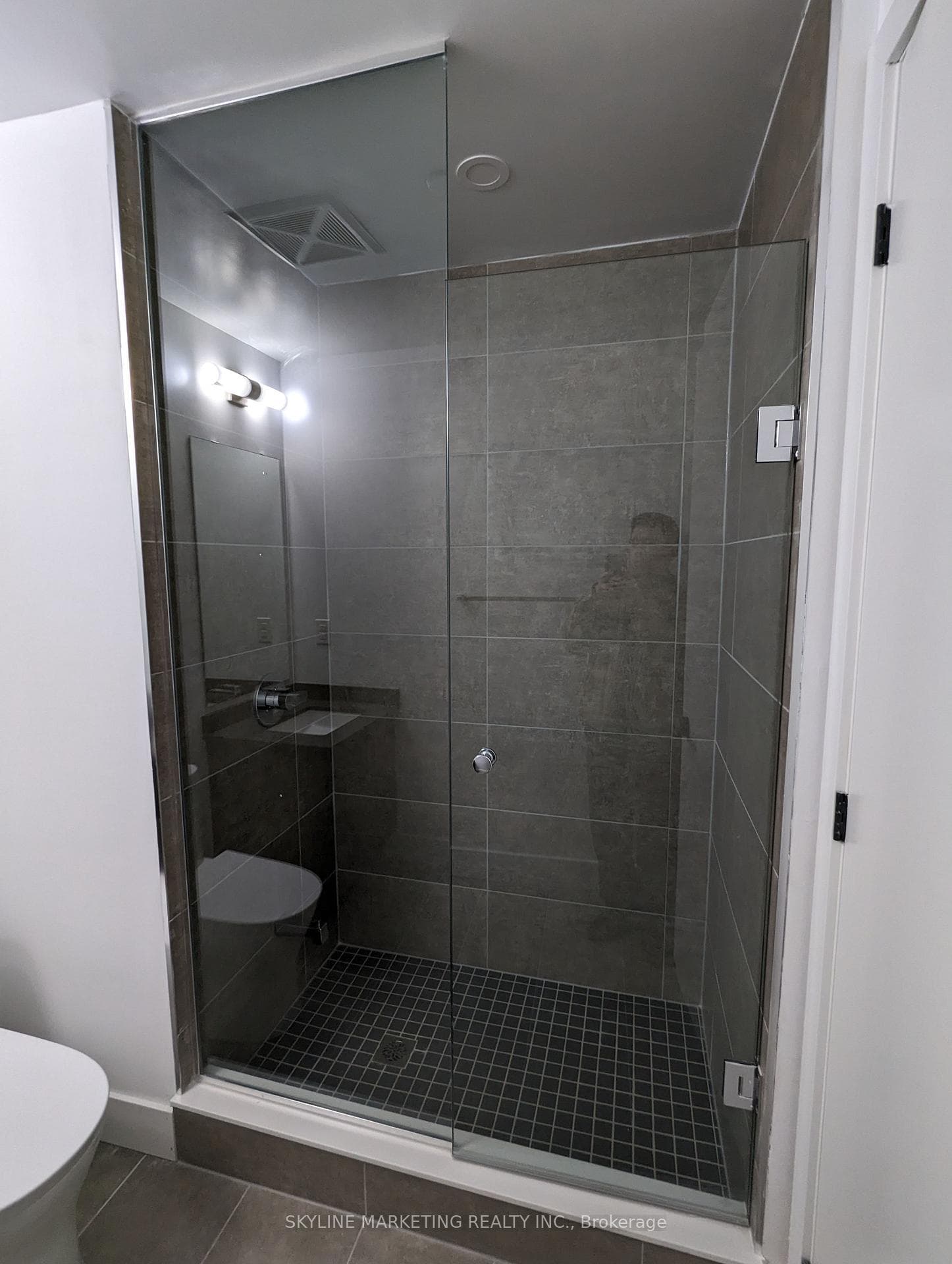 2450 Old Bronte Road Unit 817 photo 12