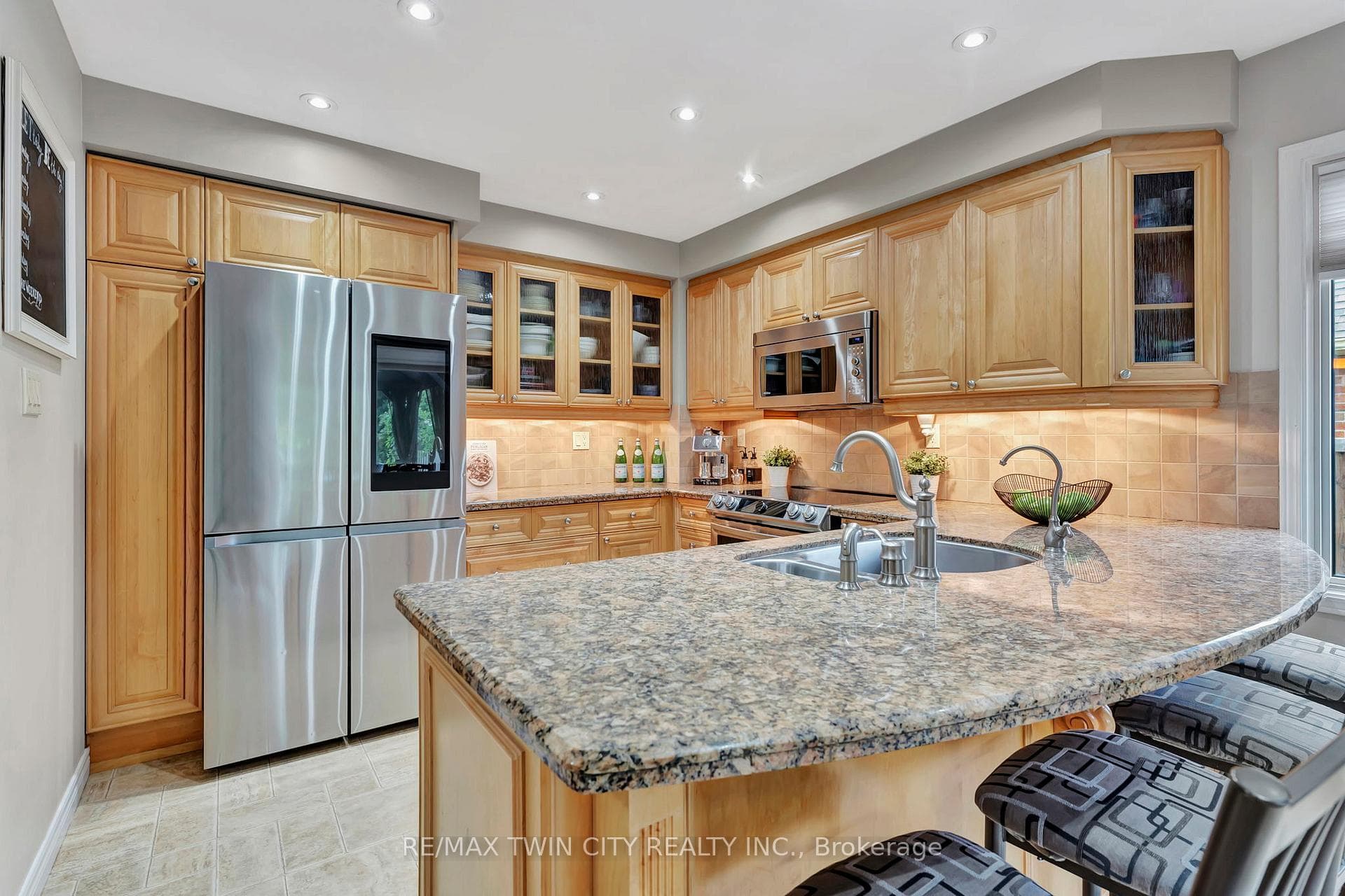 7 Simone Place photo 13