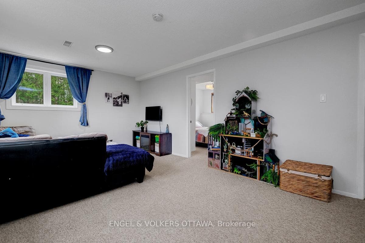2963 Roger Stevens Drive photo 24