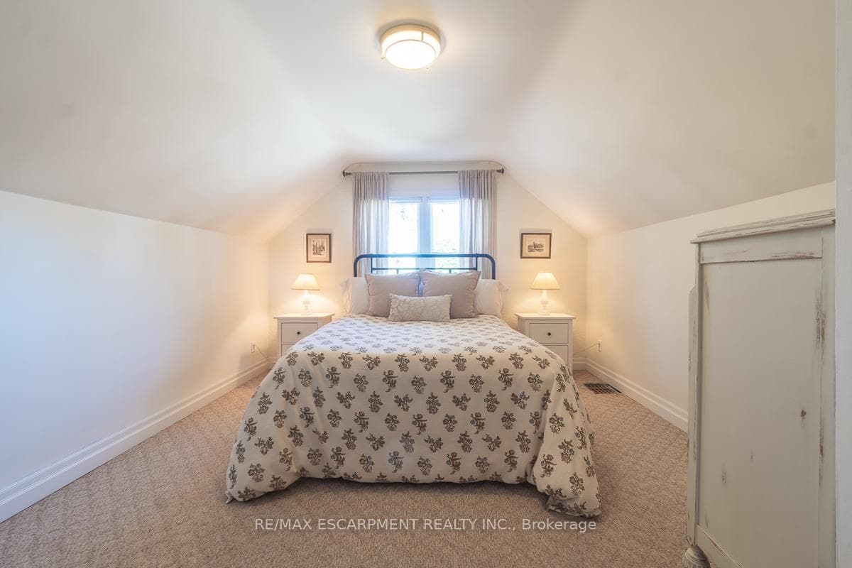 94 Queensdale Avenue photo 28