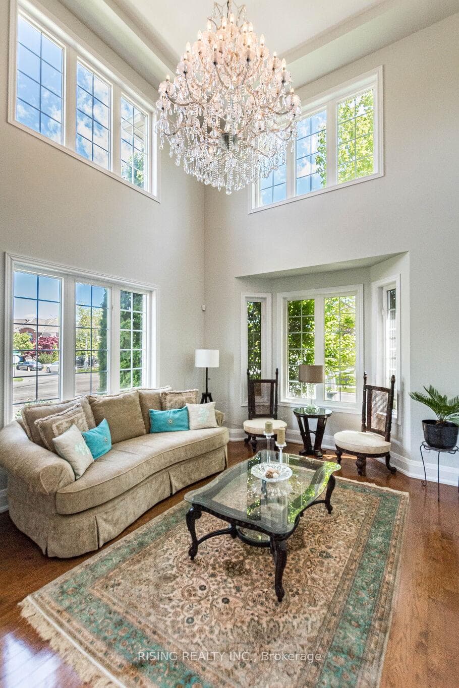 112 Great Lakes Boulevard photo 10
