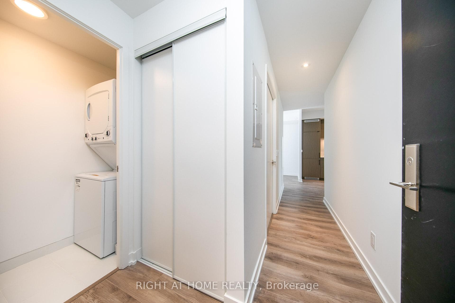 20 Edward Street Unit 1819 photo 14