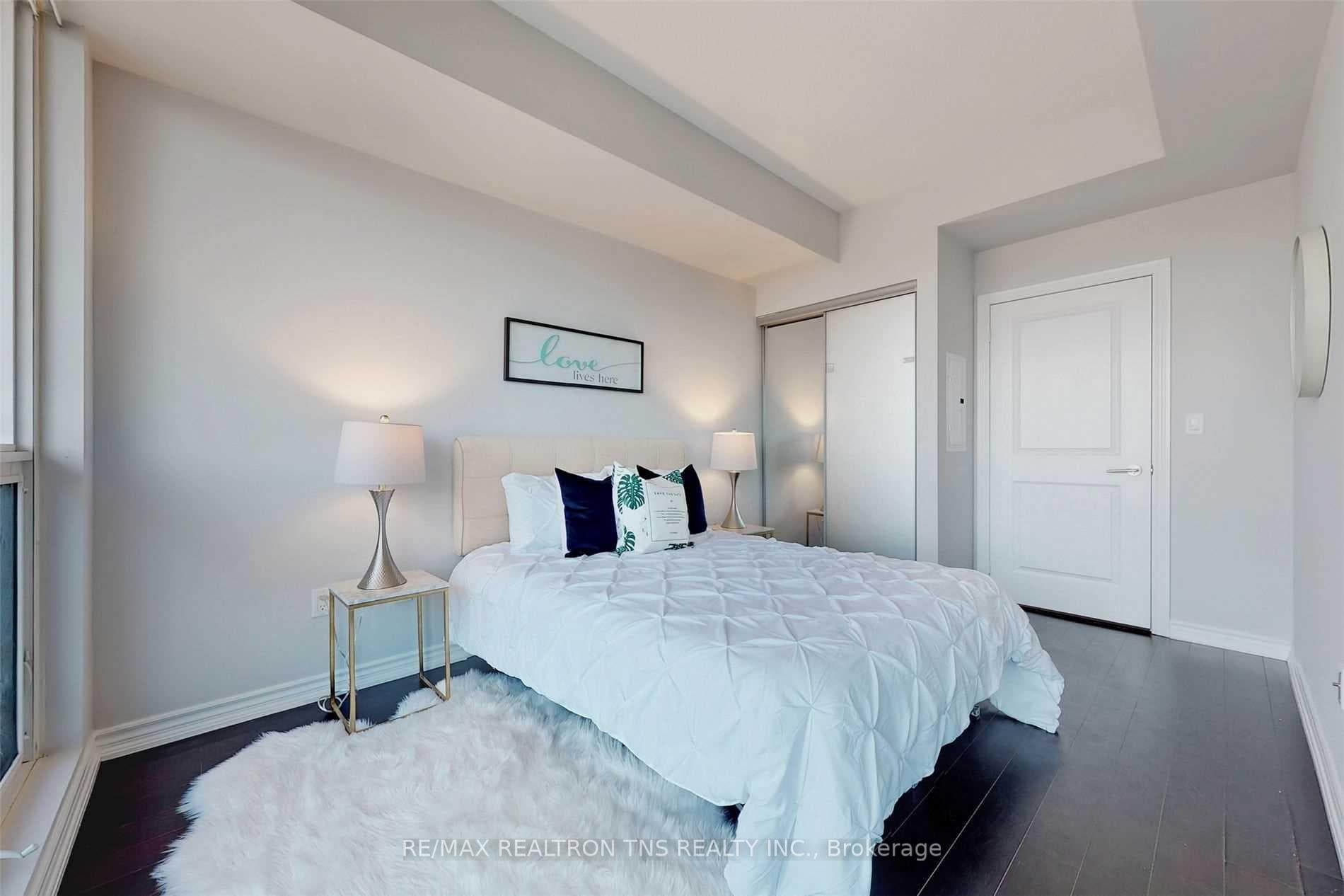 386 Yonge Street Unit 3012 photo 19
