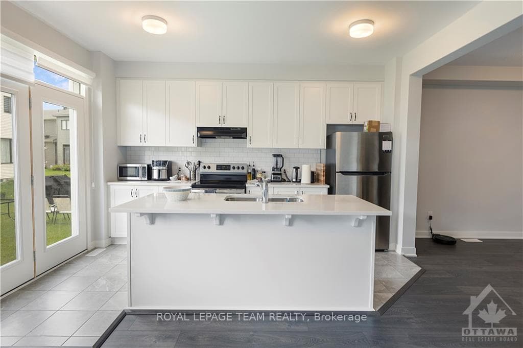 214 BILLRIAN Crescent photo 11