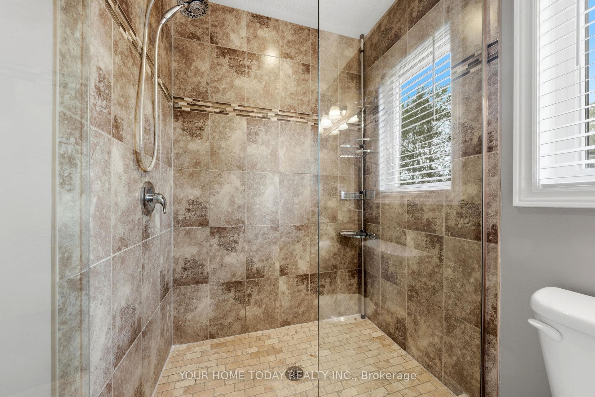 8 Trinity Court photo 29