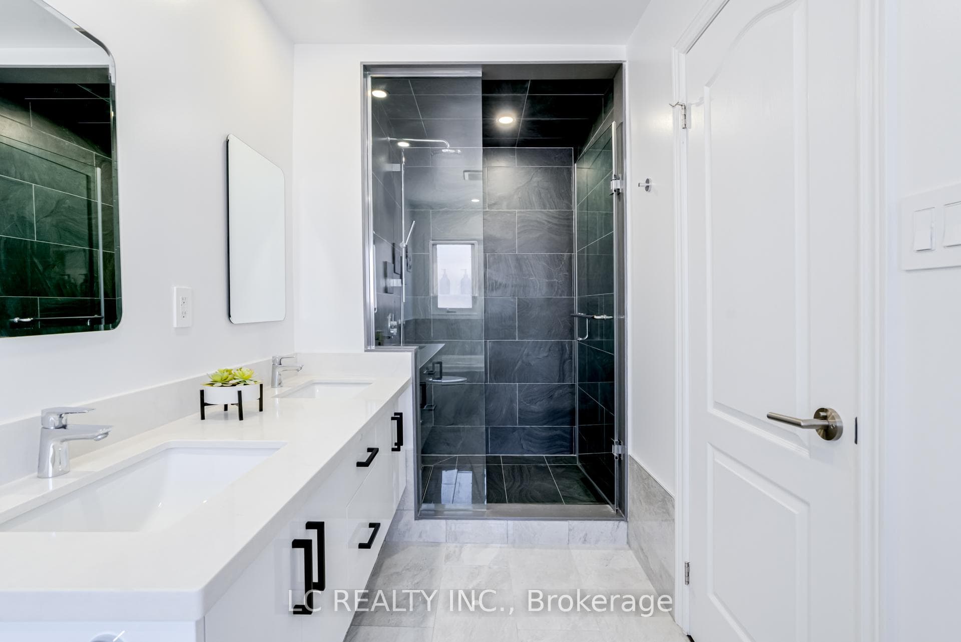 10 Princess Diana Drive photo 17