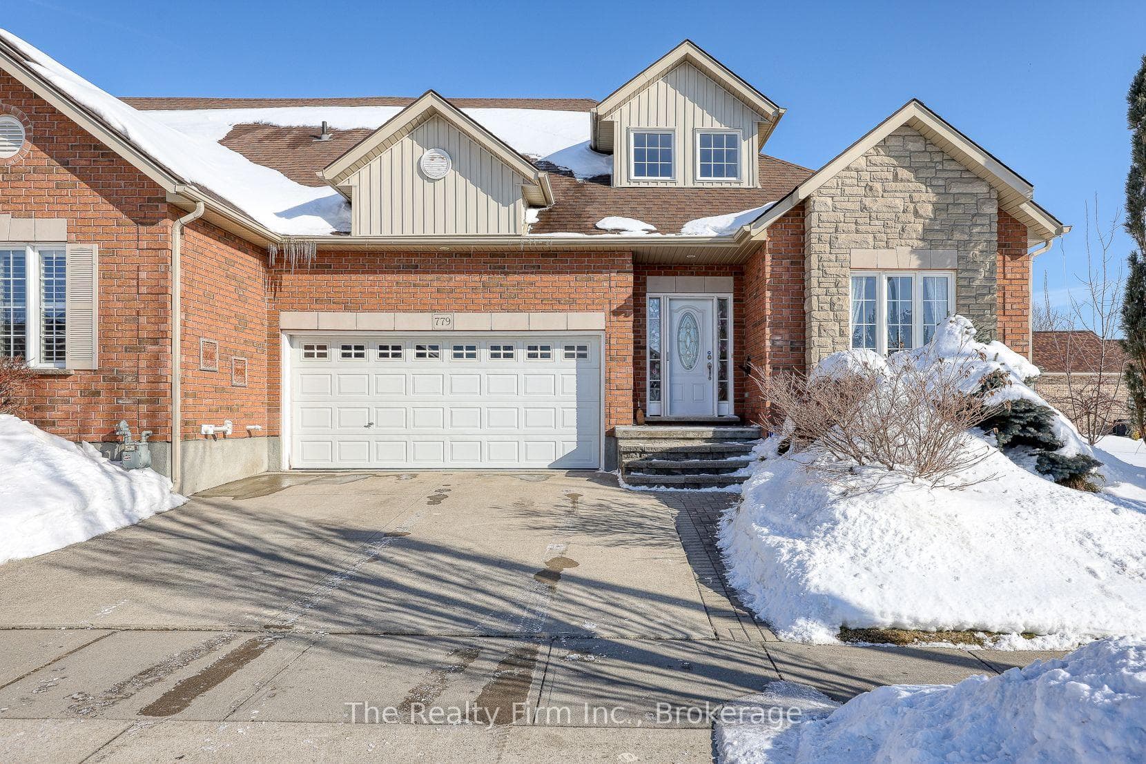 Welcome to 779 Garden Court Crescent!
