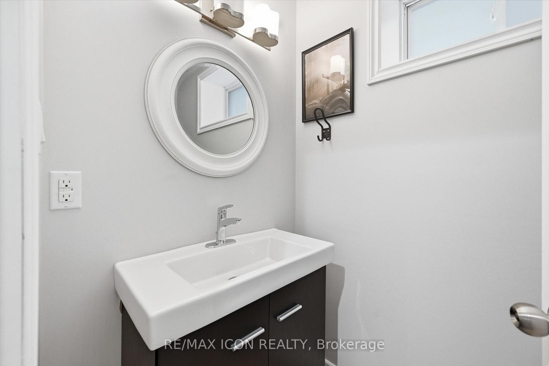 64 Springvalley Crescent photo 36