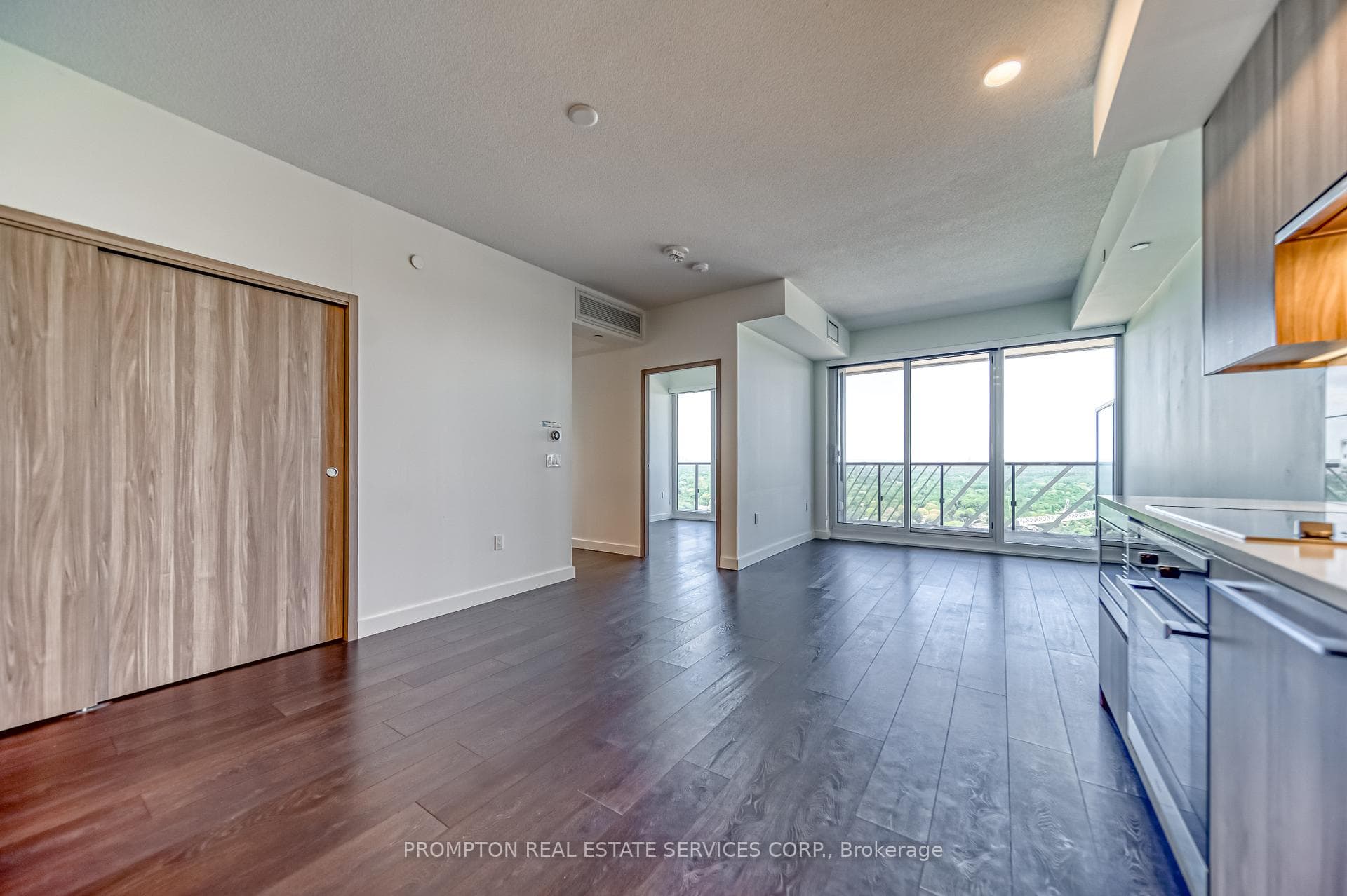 85 Mcmahon Drive Unit 3107 photo 7