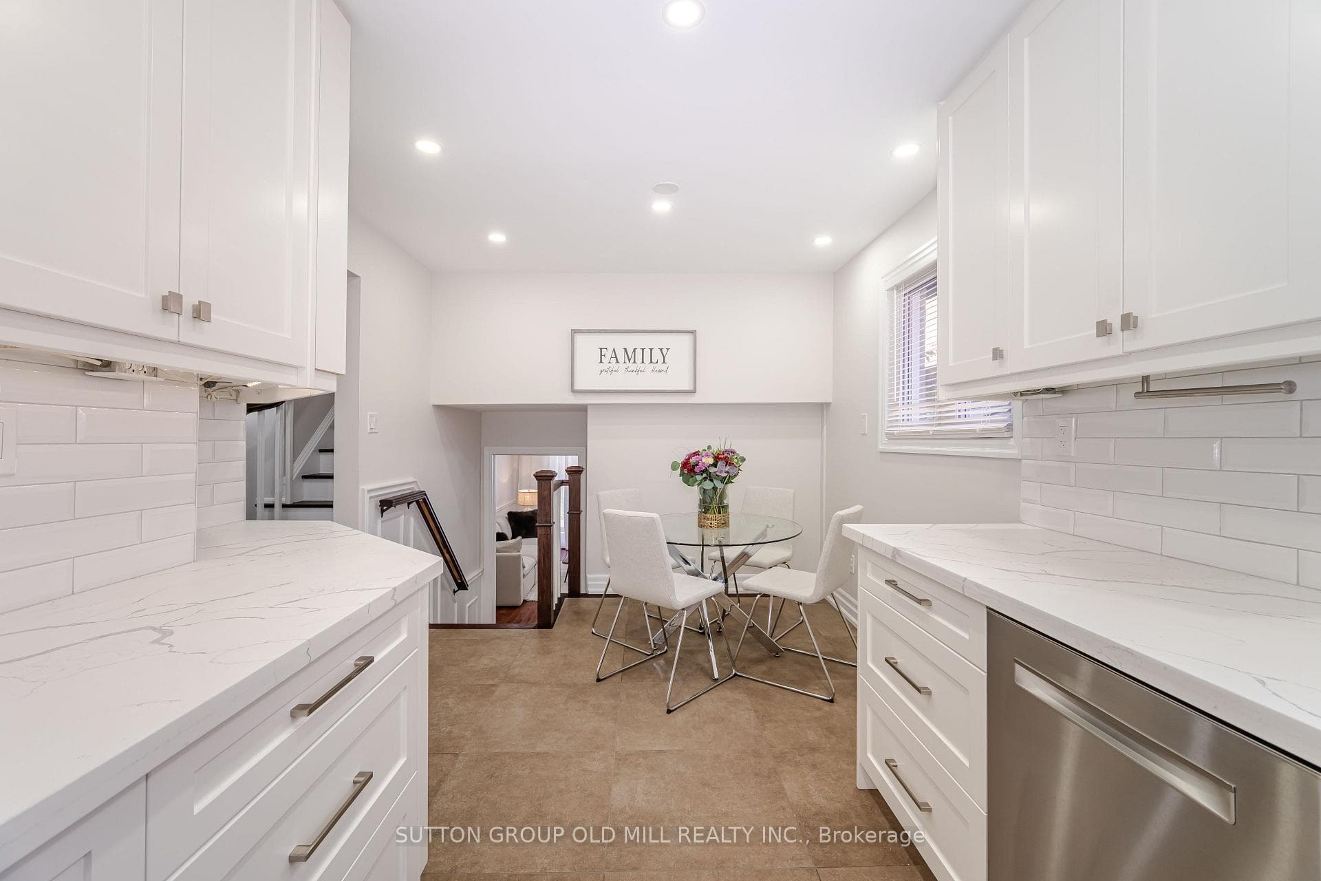 449 Abington Avenue photo 17