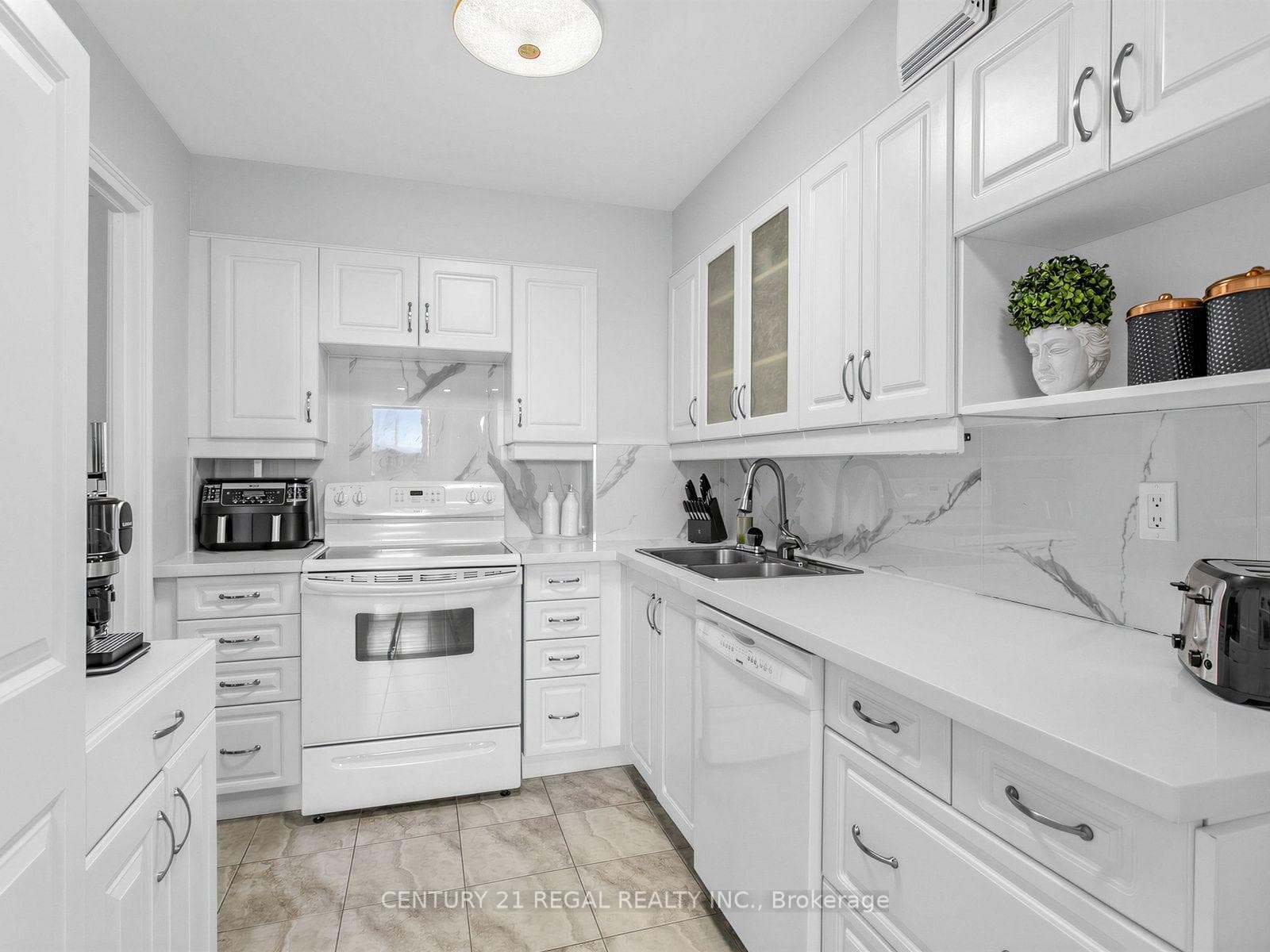 40 Baif Boulevard Unit 803 photo 13