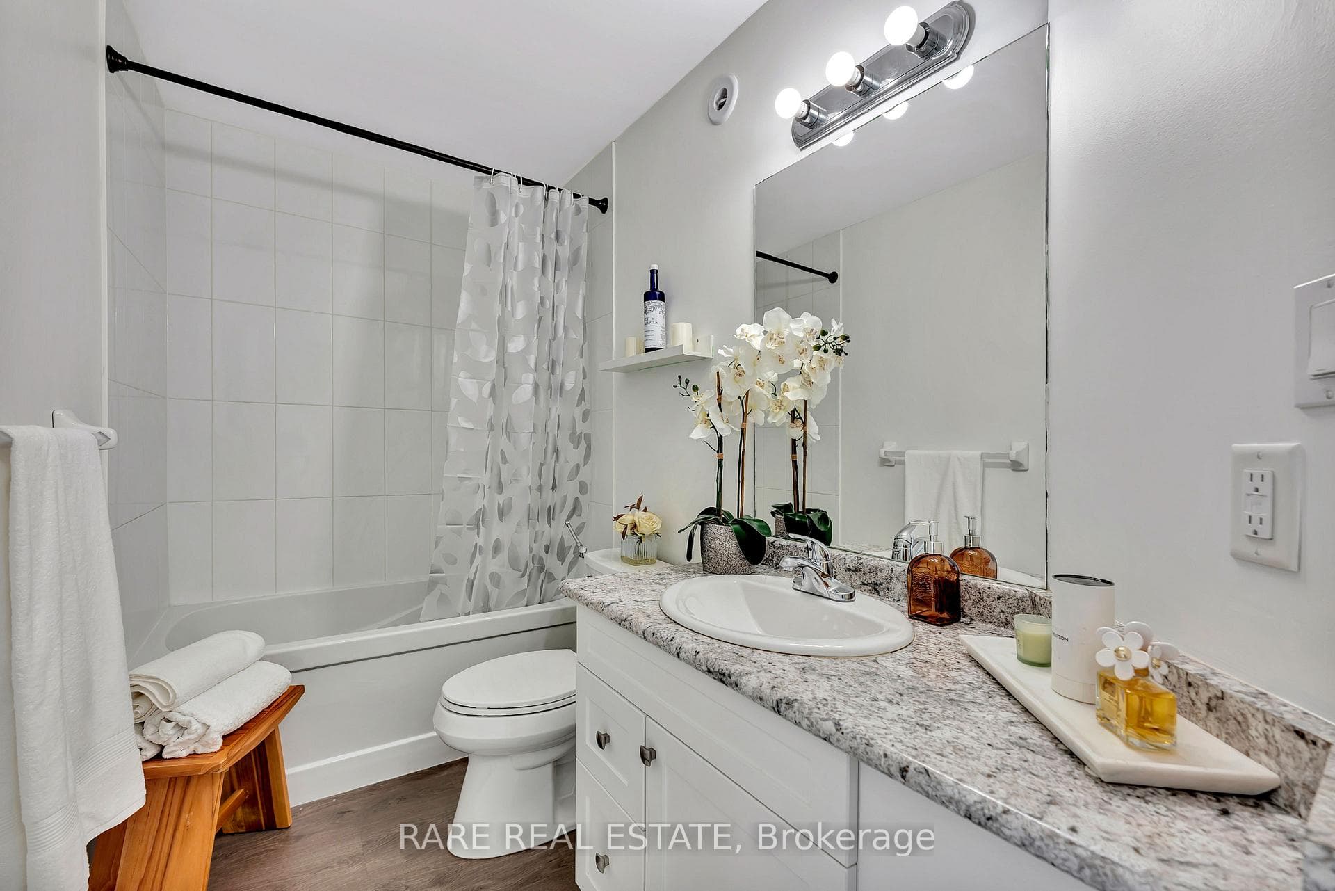 2nd Level Bathroom with Soaker Tub