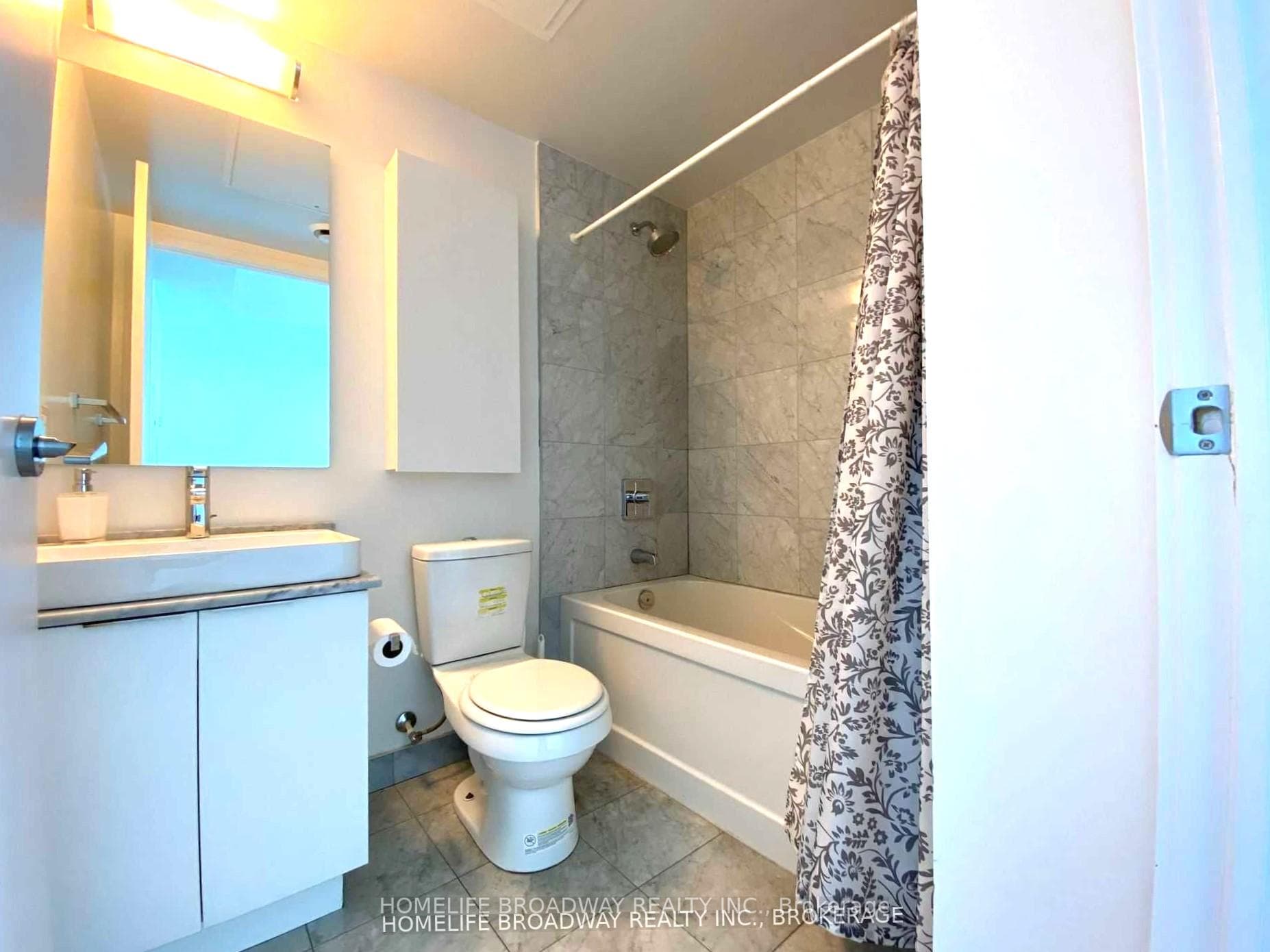 14 York Street Unit 5502 photo 4