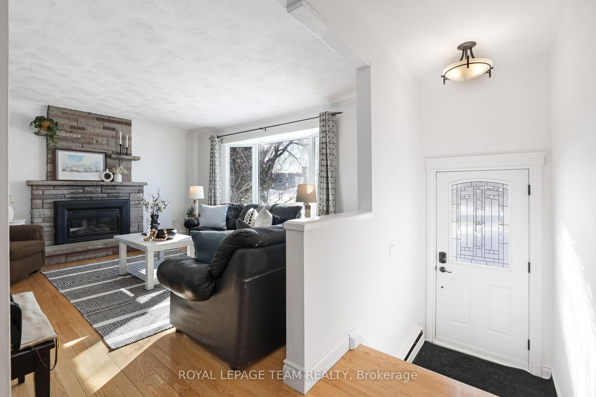 1231 Agincourt Road photo 9