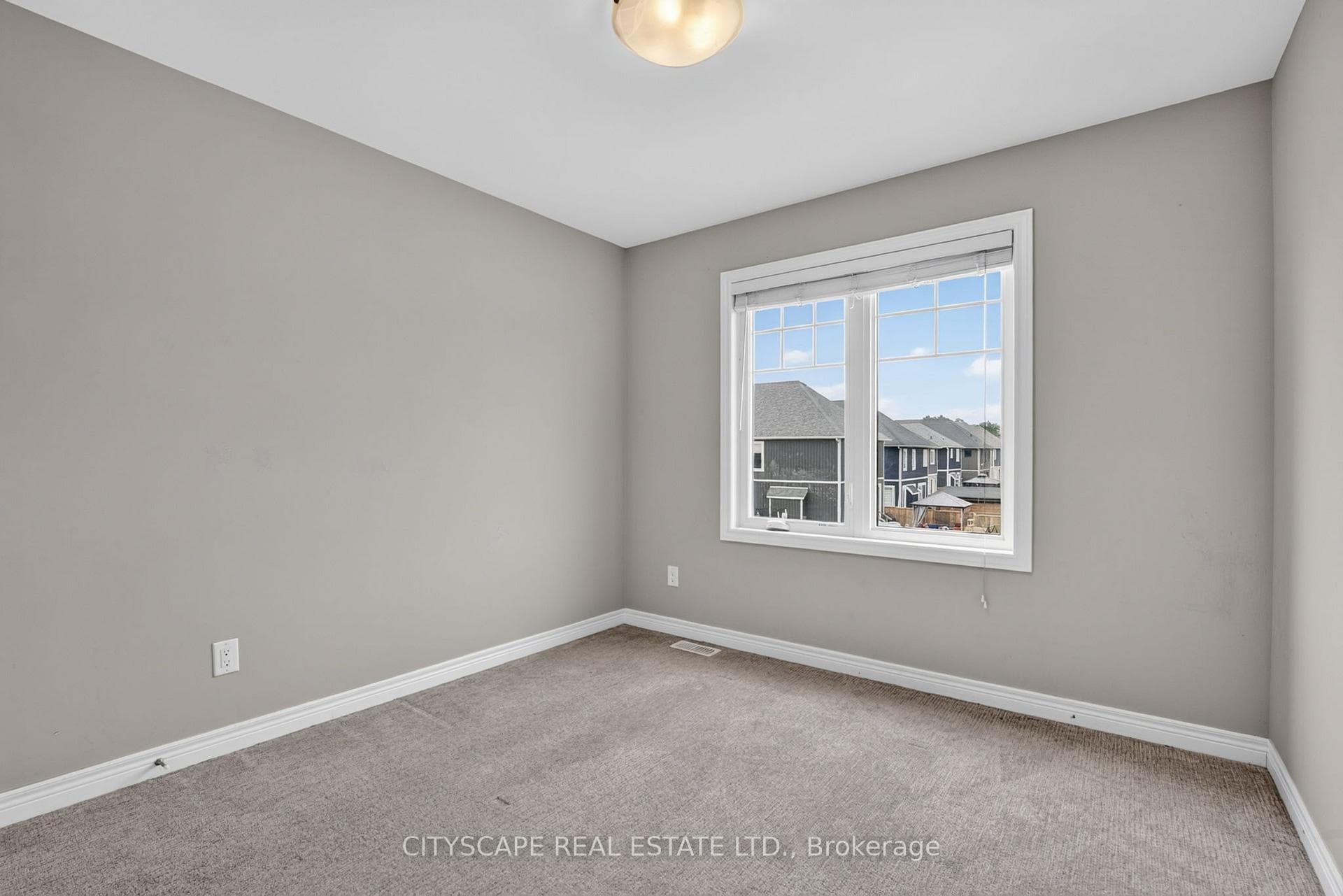 27 Lamb Crescent photo 26