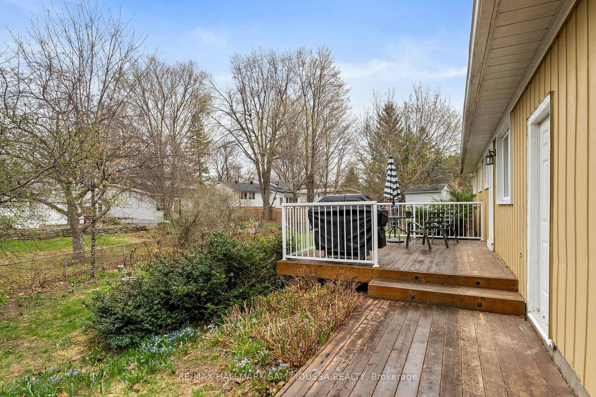 11 Springdale Crescent photo 34
