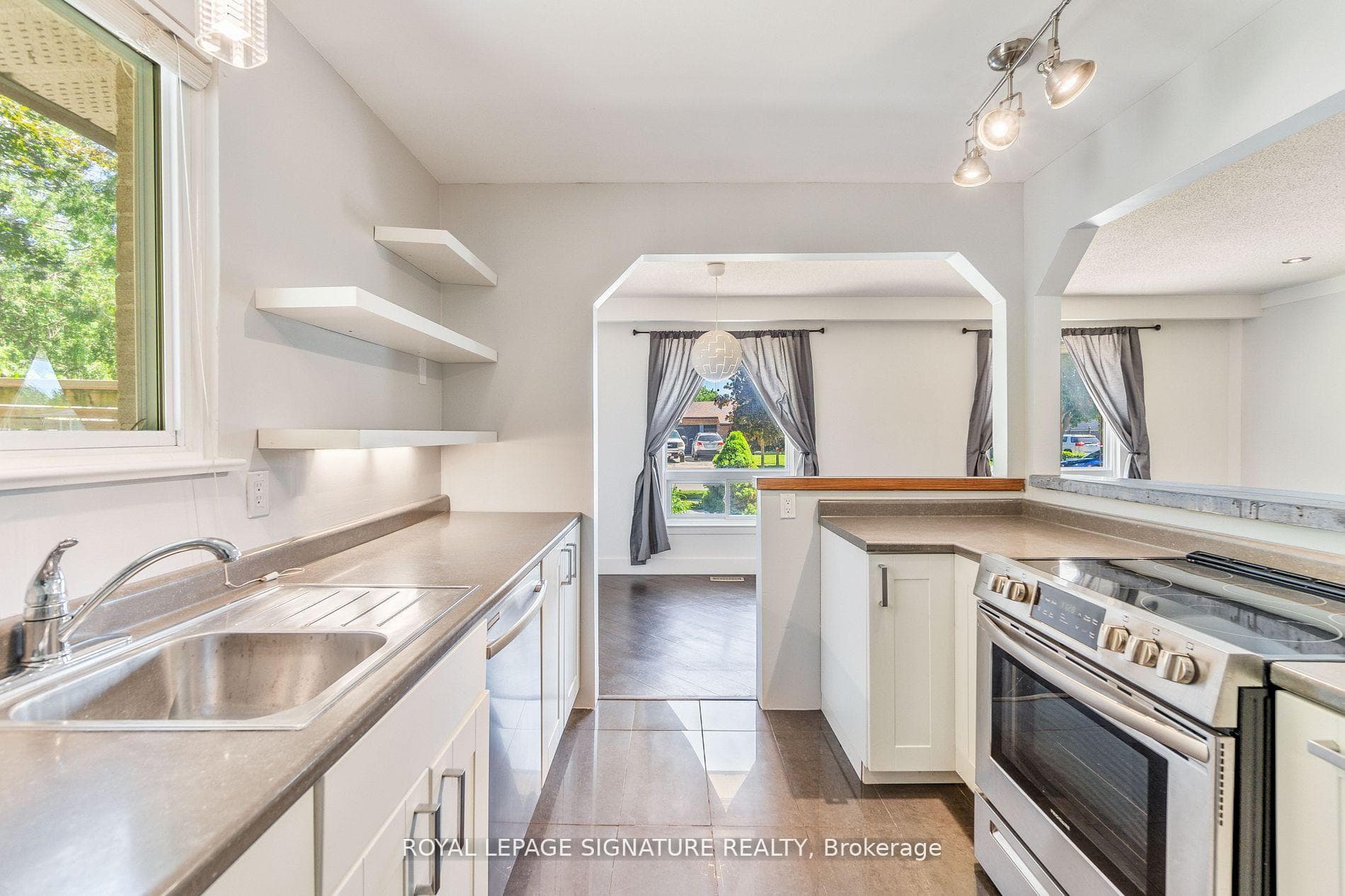 Kitchen/Appliances Incl.