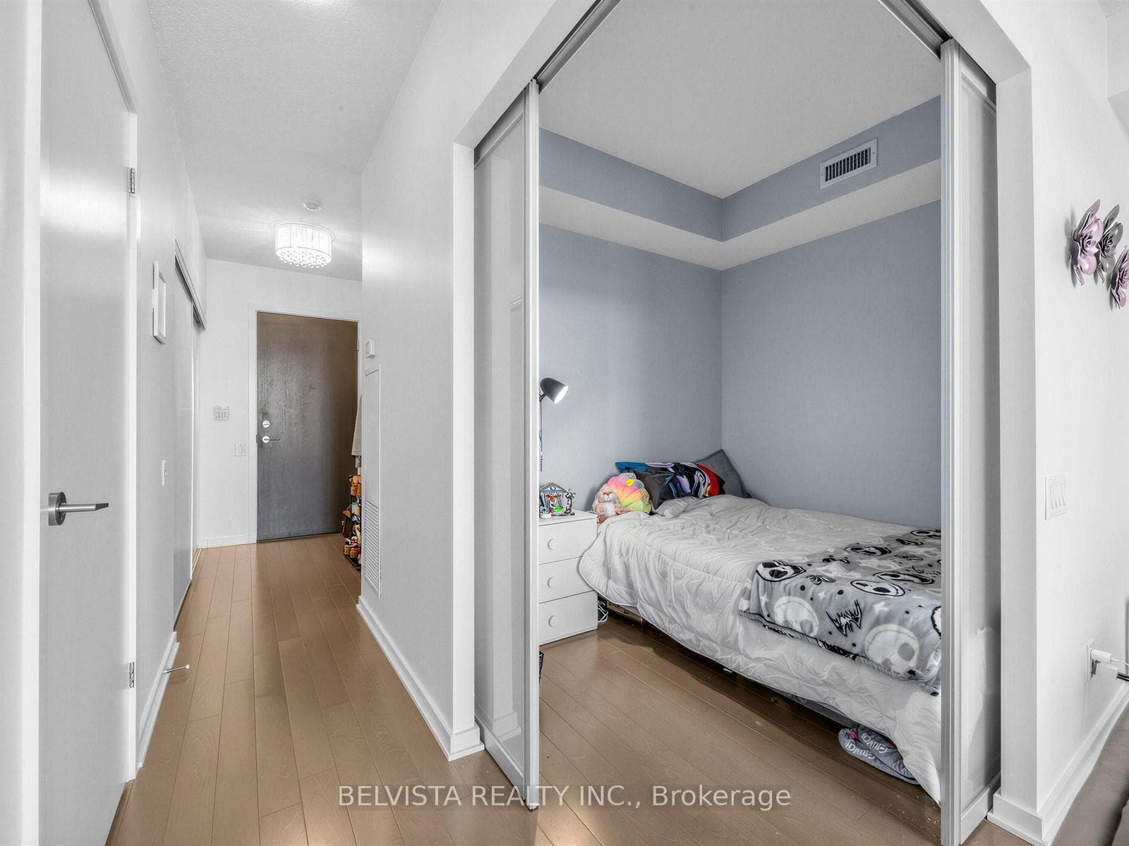 105 The Queensway Avenue Unit 805 photo 11
