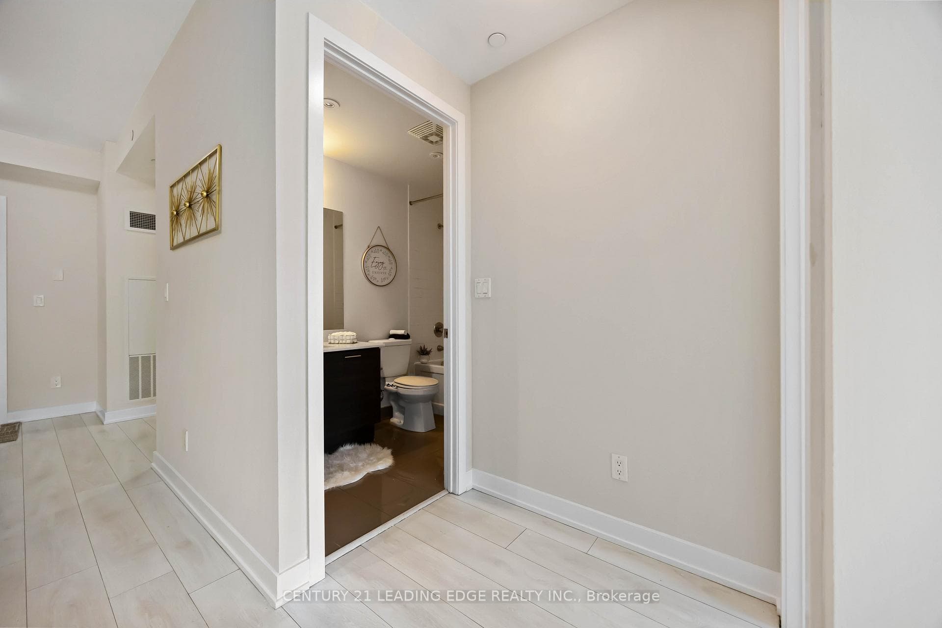 50 Bruyeres Mews Unit 619 photo 30