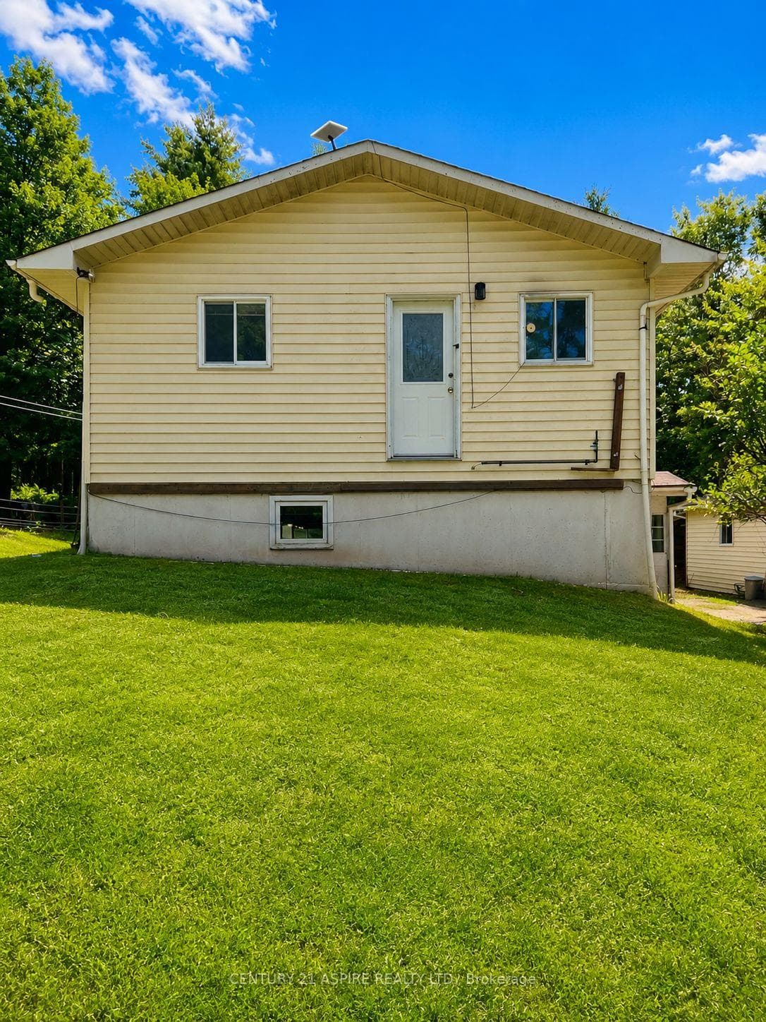 202 Brydges Road photo 4