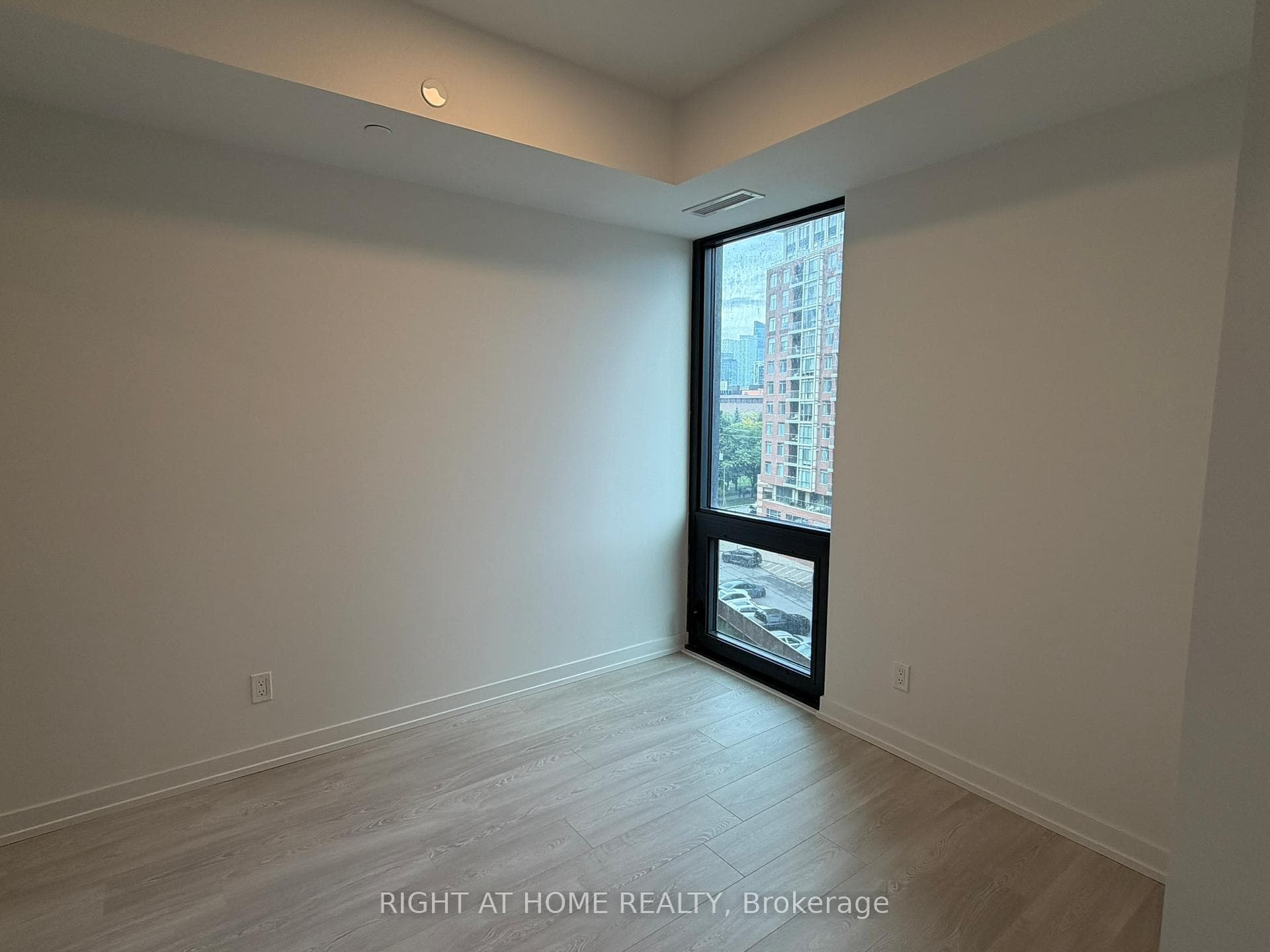 35 Parliament Street Unit 506 photo 15